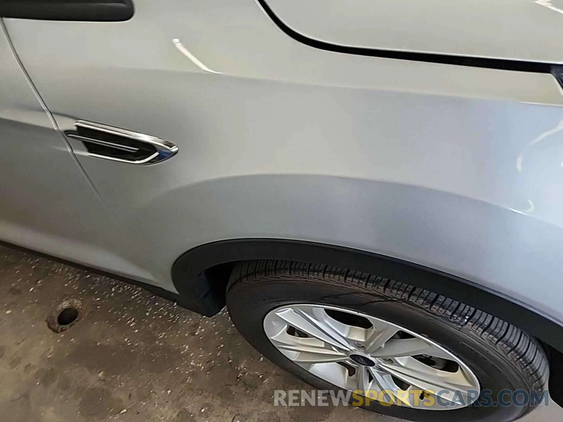 2 fotografías del automóvil dañado 1FMCU9GDXKUB27277 FORD ESCAPE 2019