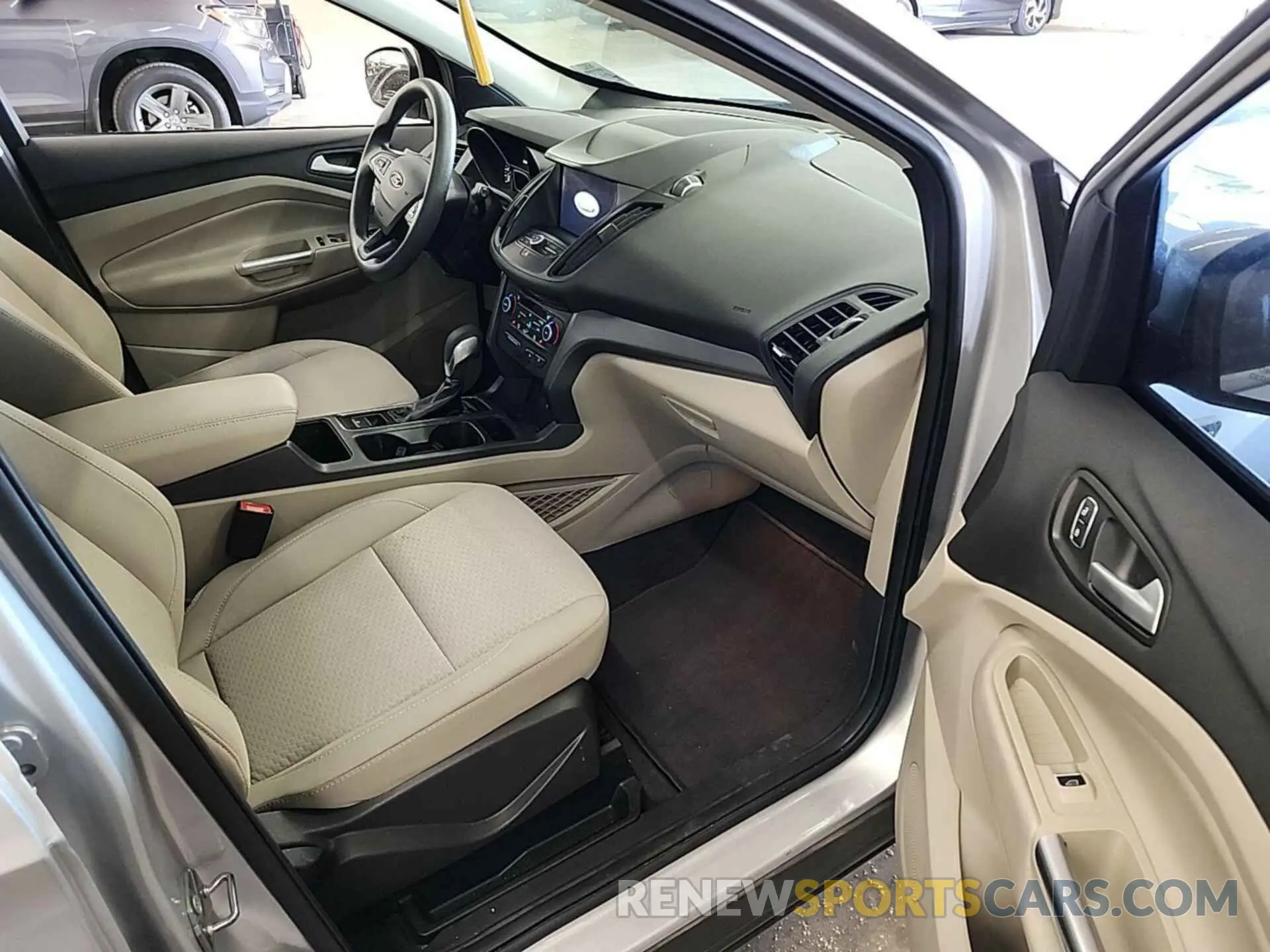 22 fotografías del automóvil dañado 1FMCU9GDXKUB27277 FORD ESCAPE 2019