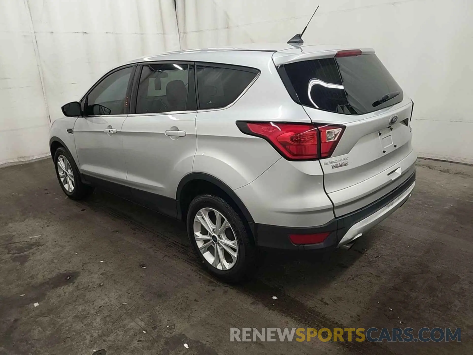 4 fotografías del automóvil dañado 1FMCU9GDXKUB27277 FORD ESCAPE 2019