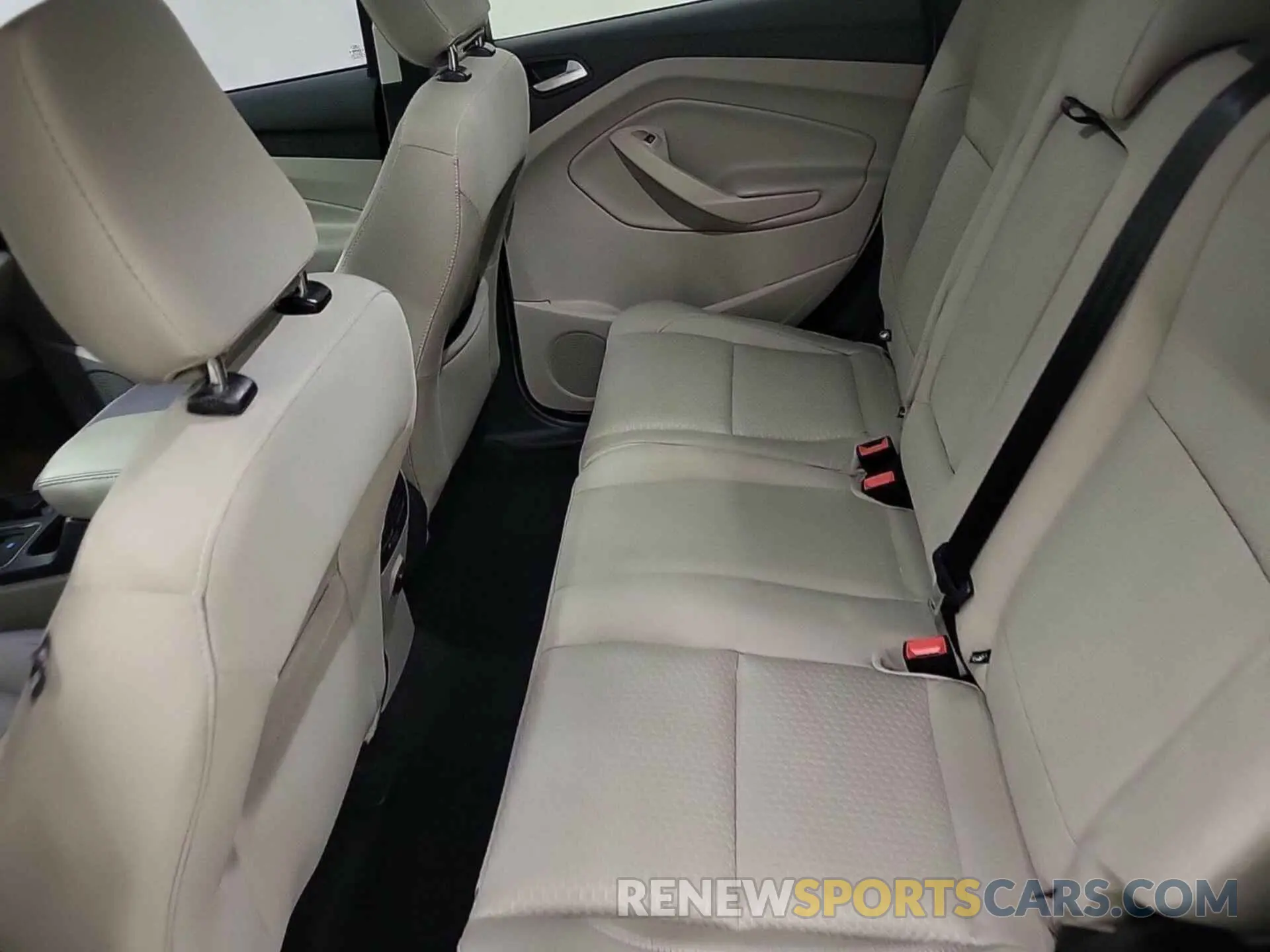6 fotografías del automóvil dañado 1FMCU9GDXKUB27277 FORD ESCAPE 2019