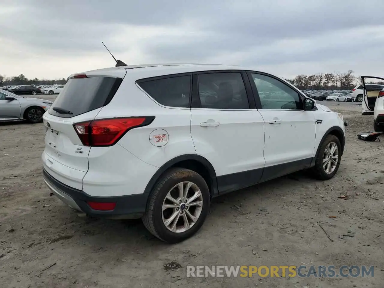 3 fotografías del automóvil dañado 1FMCU9GDXKUB96437 FORD ESCAPE 2019