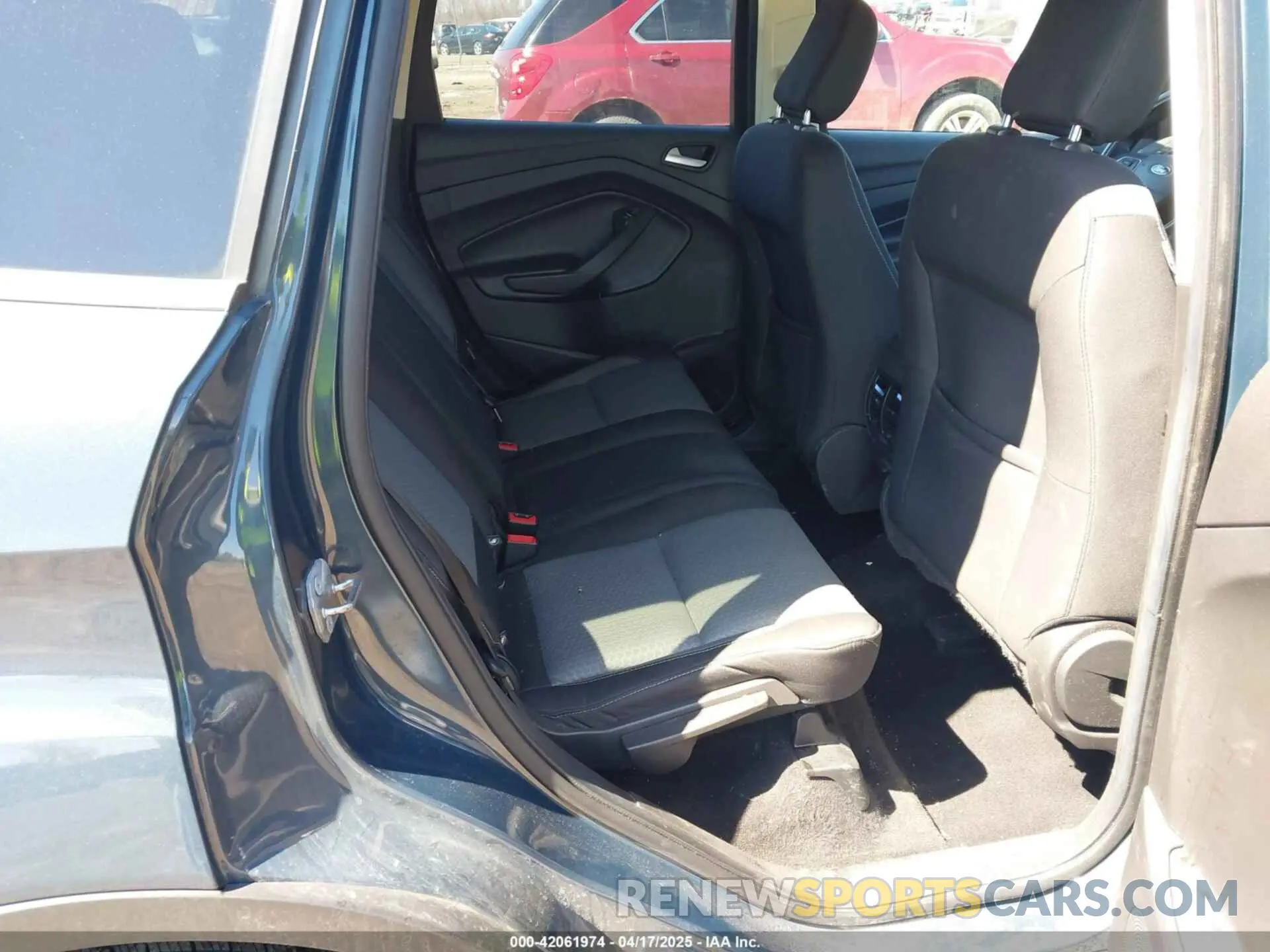 8 fotografías del automóvil dañado 1FMCU9GDXKUC06609 FORD ESCAPE 2019
