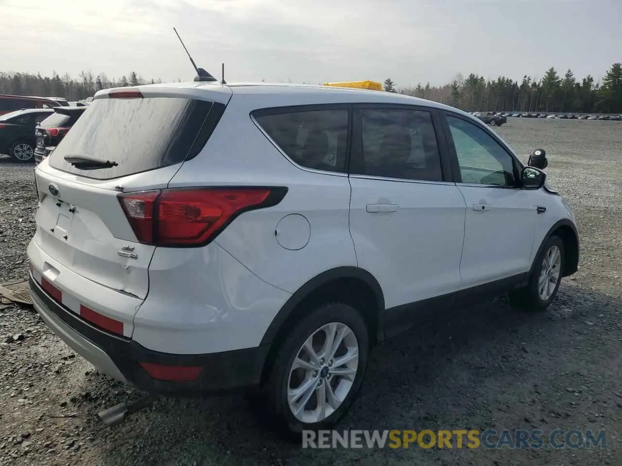 3 fotografías del automóvil dañado 1FMCU9GDXKUC13530 FORD ESCAPE 2019