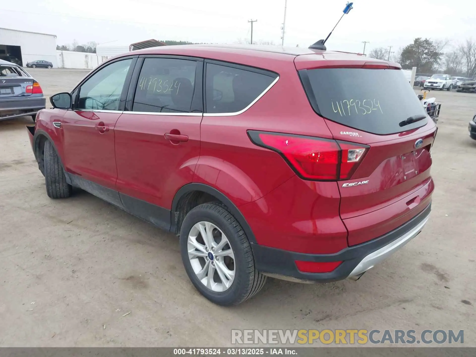 3 fotografías del automóvil dañado 1FMCU9GDXKUC35625 FORD ESCAPE 2019