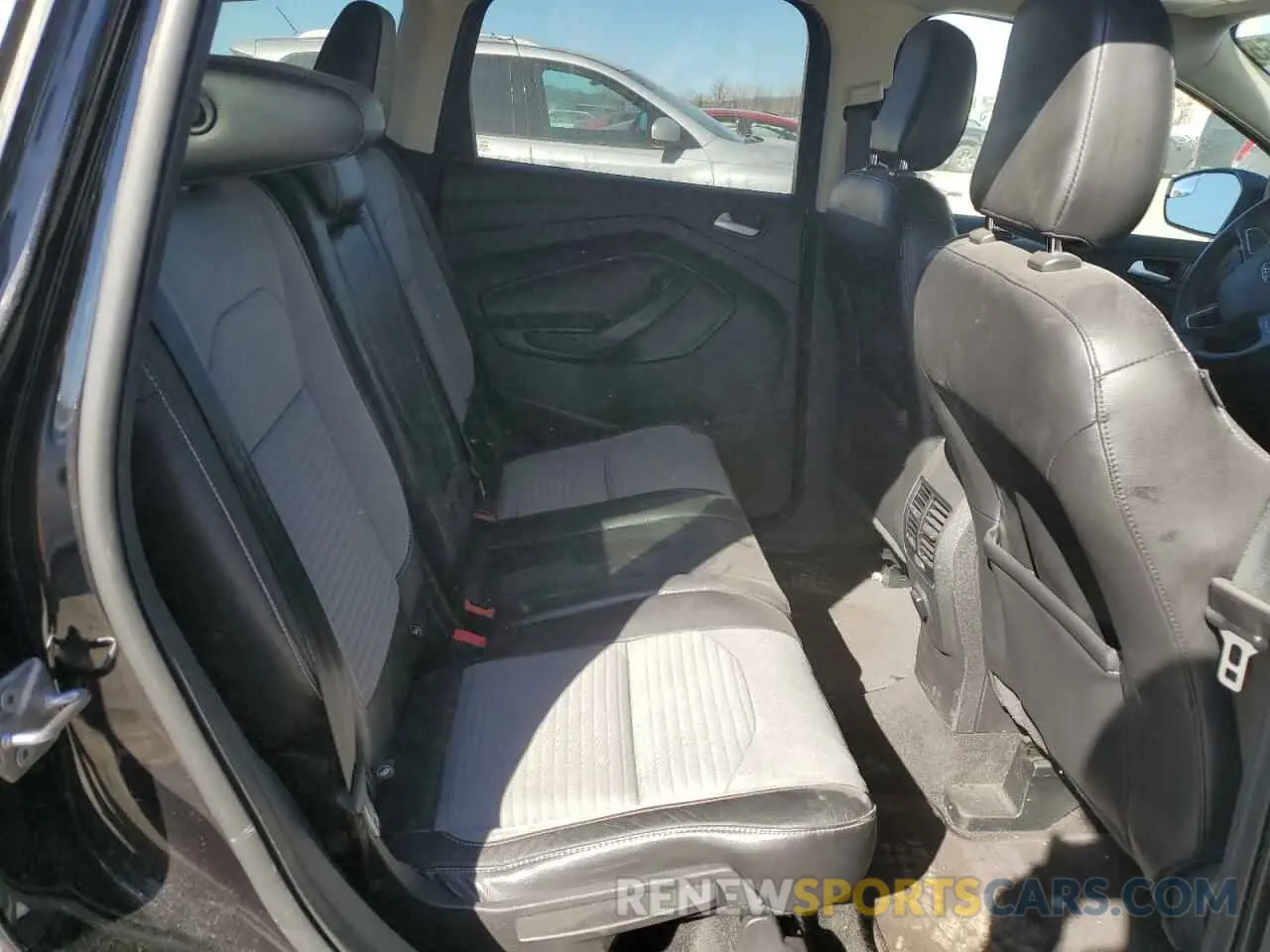 10 fotografías del automóvil dañado 1FMCU9GDXKUC56619 FORD ESCAPE 2019