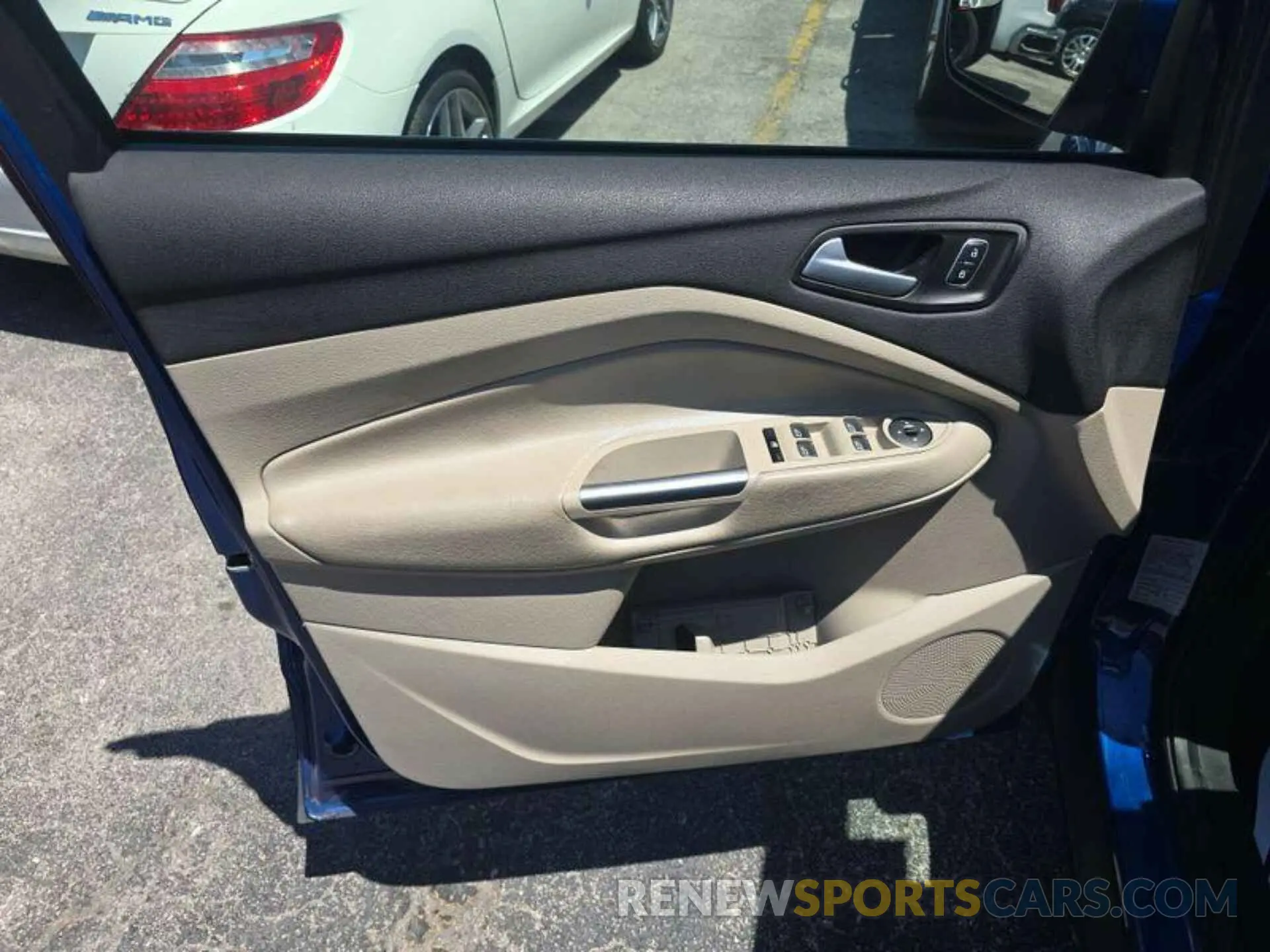 5 fotografías del automóvil dañado 1FMCU9HD1KUA65573 FORD ESCAPE 2019
