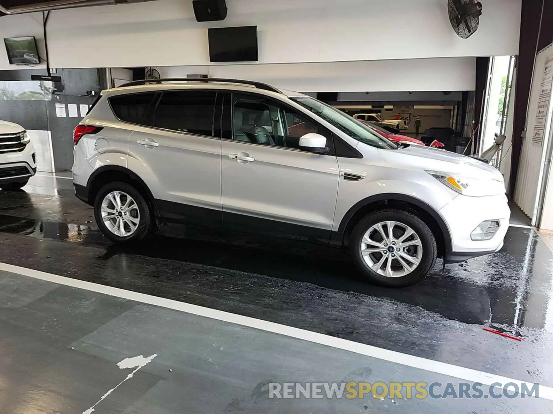 18 fotografías del automóvil dañado 1FMCU9HD3KUA71343 FORD ESCAPE 2019