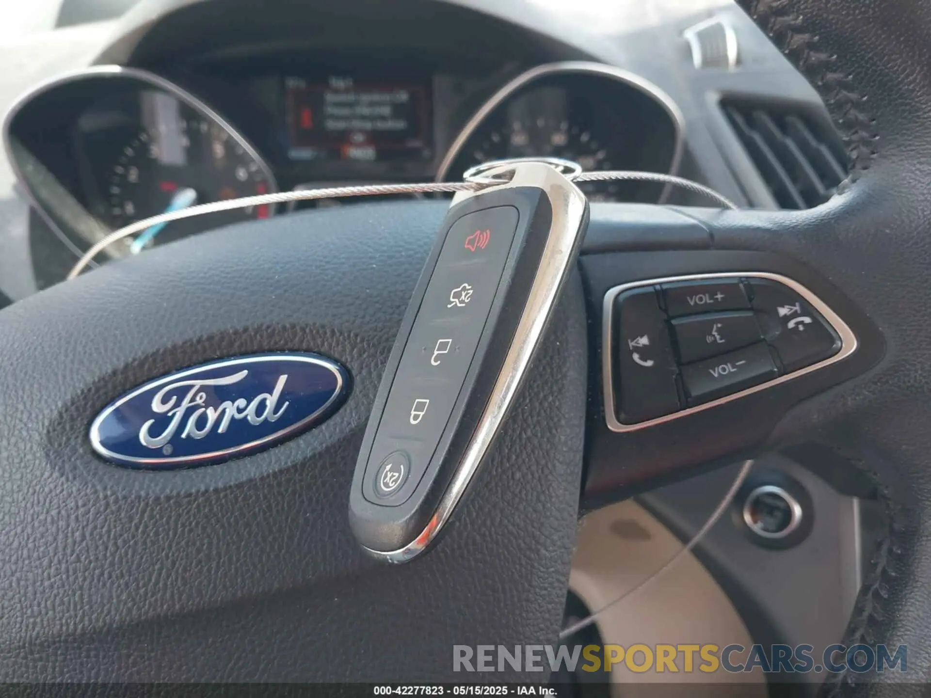 11 fotografías del automóvil dañado 1FMCU9HD4KUB01773 FORD ESCAPE 2019