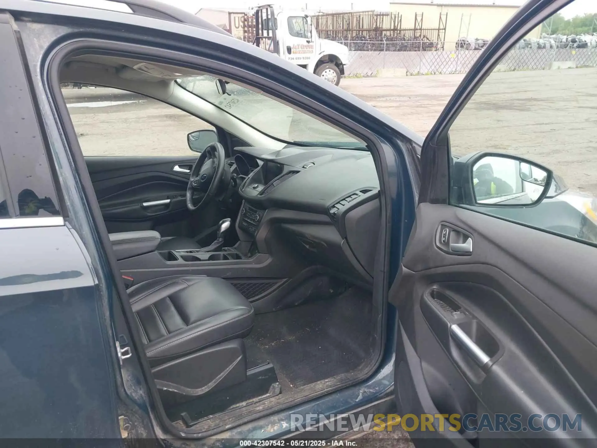 5 fotografías del automóvil dañado 1FMCU9HD4KUC01419 FORD ESCAPE 2019