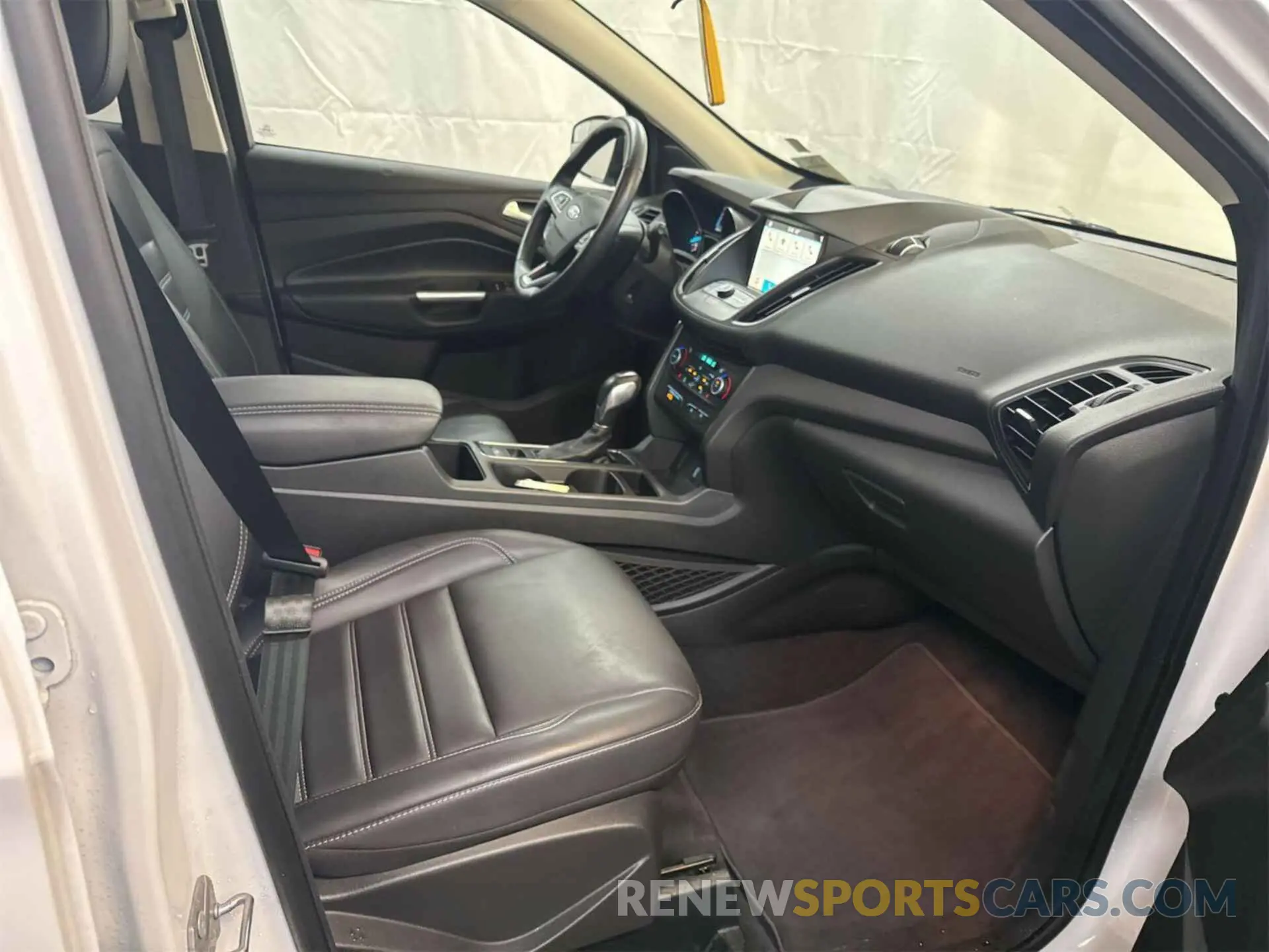 29 fotografías del automóvil dañado 1FMCU9HD5KUC07956 FORD ESCAPE 2019