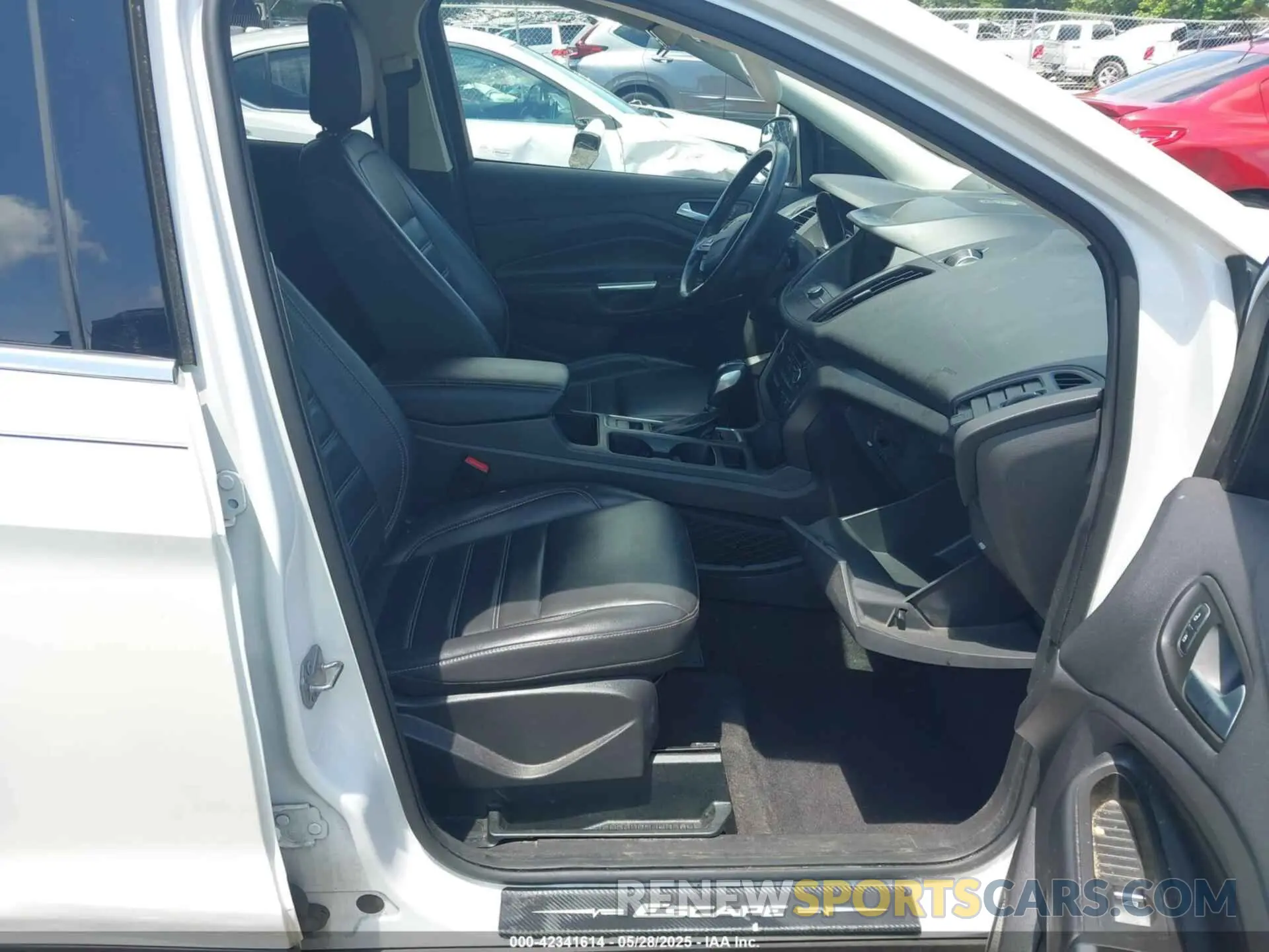 5 fotografías del automóvil dañado 1FMCU9HD6KUB94392 FORD ESCAPE 2019