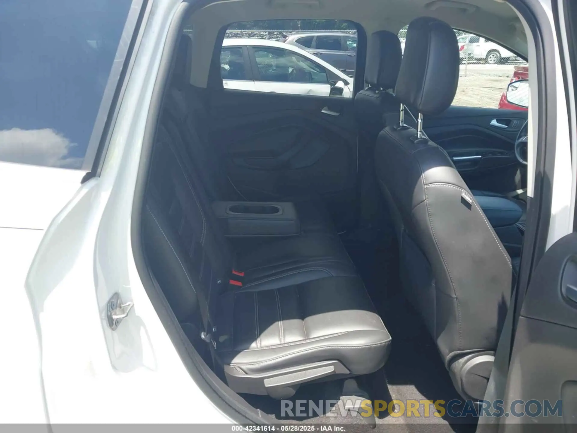 8 fotografías del automóvil dañado 1FMCU9HD6KUB94392 FORD ESCAPE 2019
