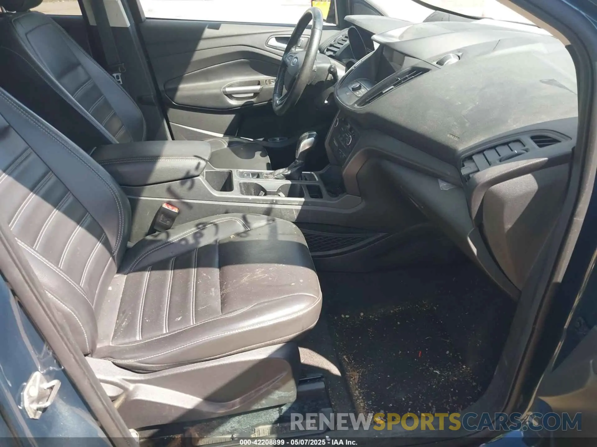 5 fotografías del automóvil dañado 1FMCU9HD7KUB75429 FORD ESCAPE 2019
