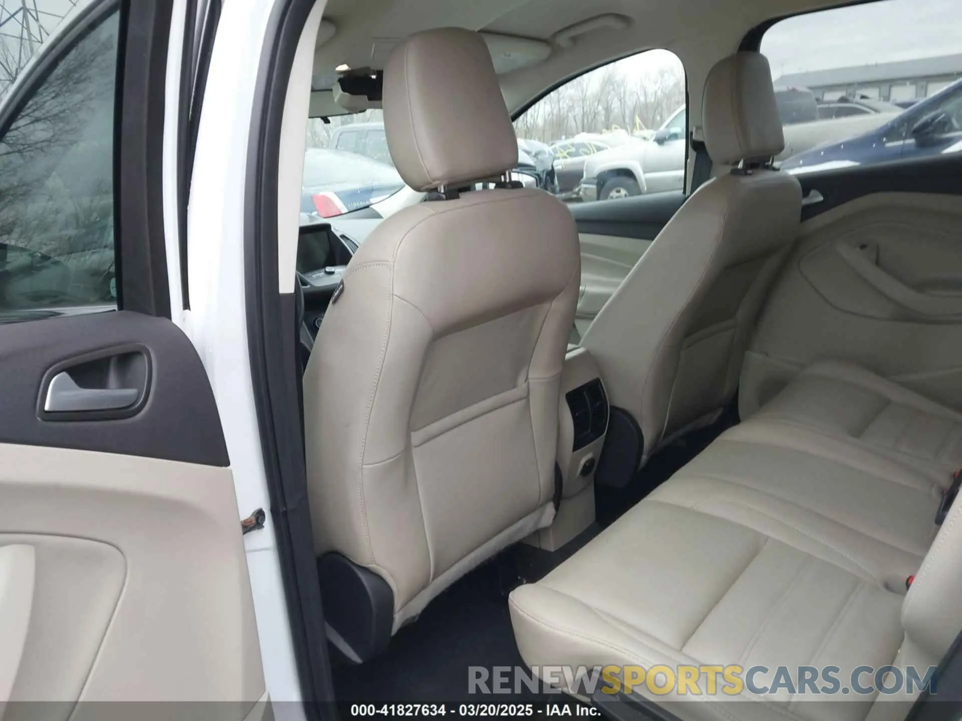 8 fotografías del automóvil dañado 1FMCU9HD7KUB82929 FORD ESCAPE 2019