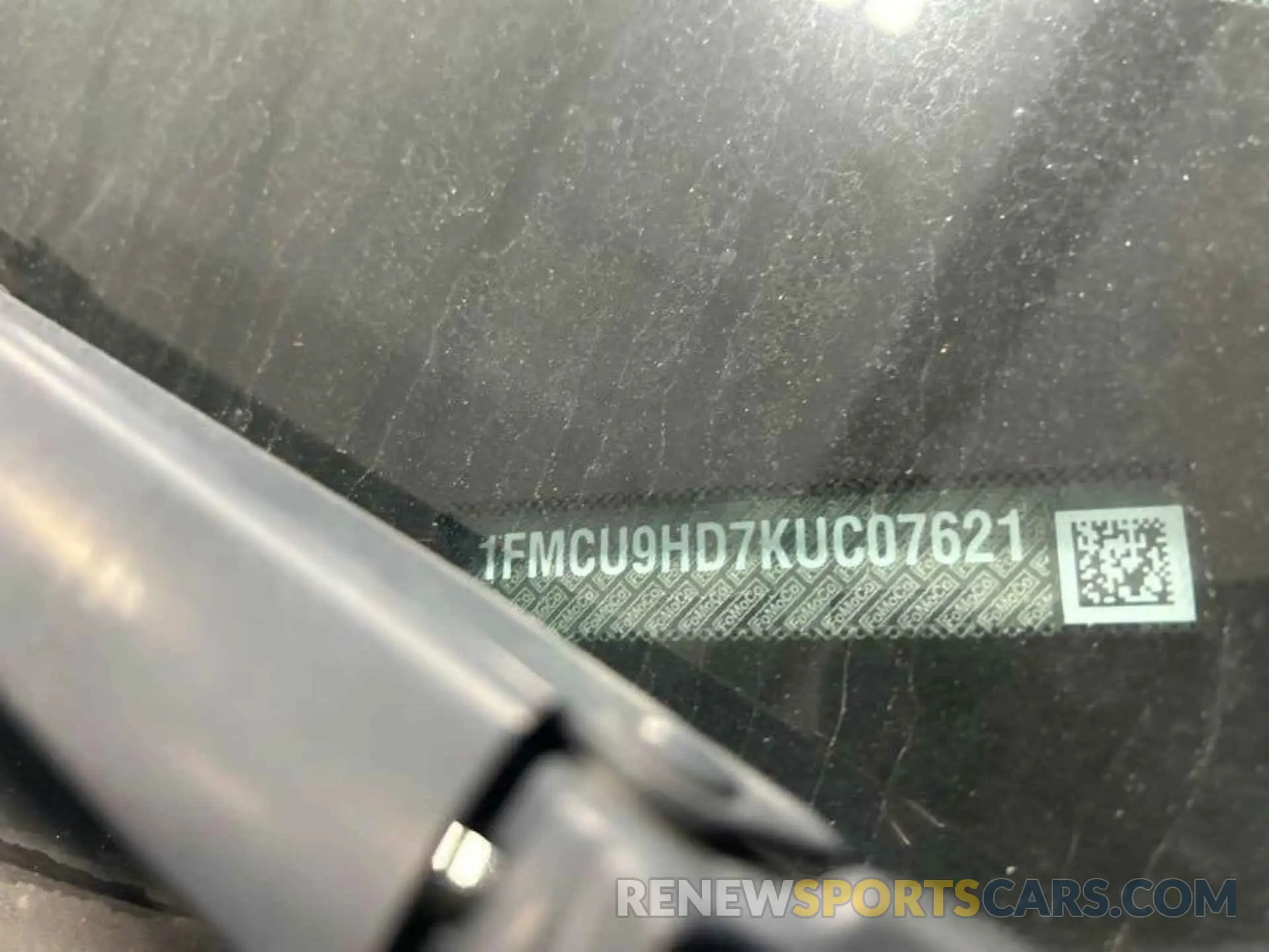 2 fotografías del automóvil dañado 1FMCU9HD7KUC07621 FORD ESCAPE 2019