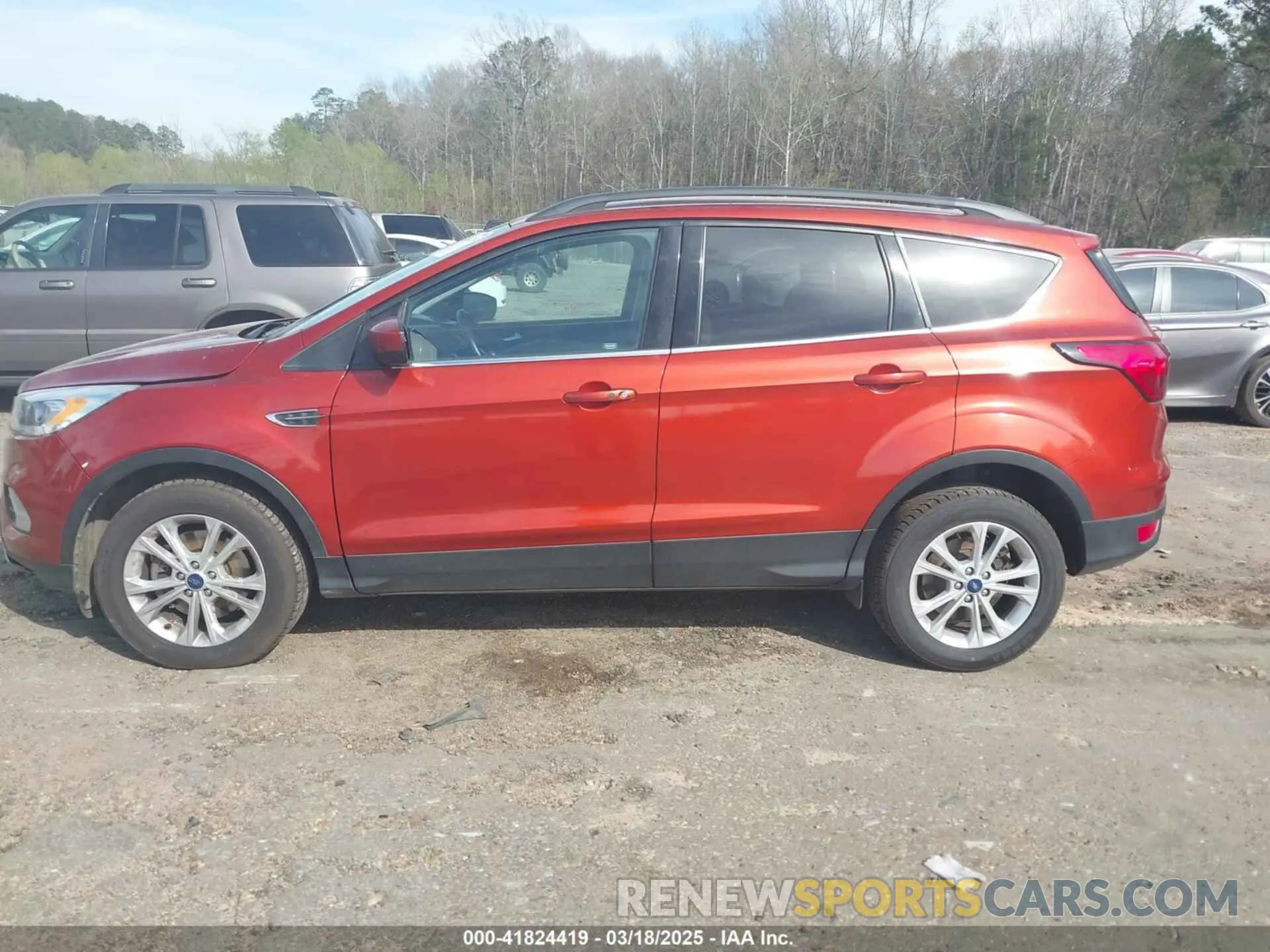 14 fotografías del automóvil dañado 1FMCU9HD8KUB11383 FORD ESCAPE 2019