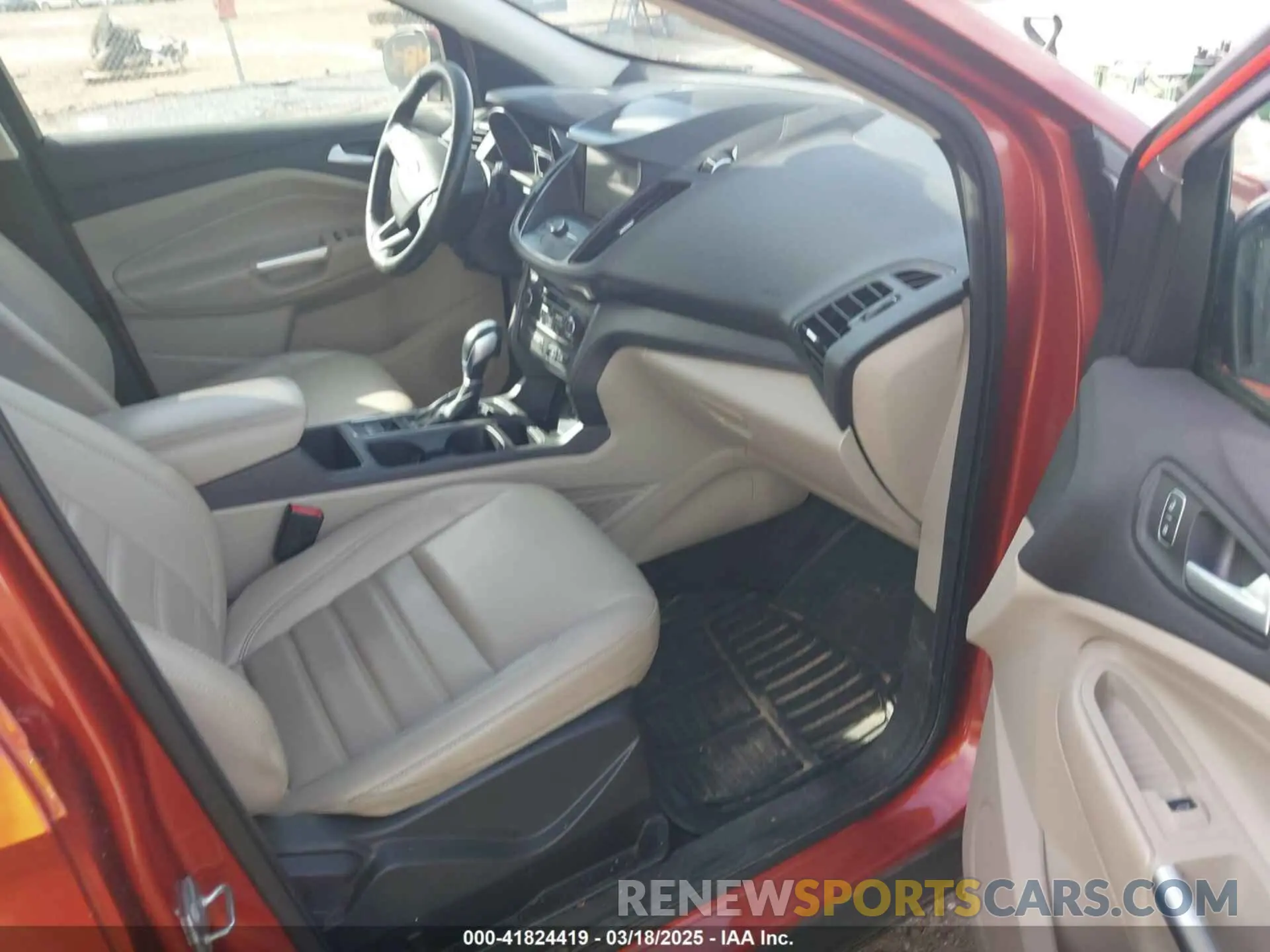 5 fotografías del automóvil dañado 1FMCU9HD8KUB11383 FORD ESCAPE 2019