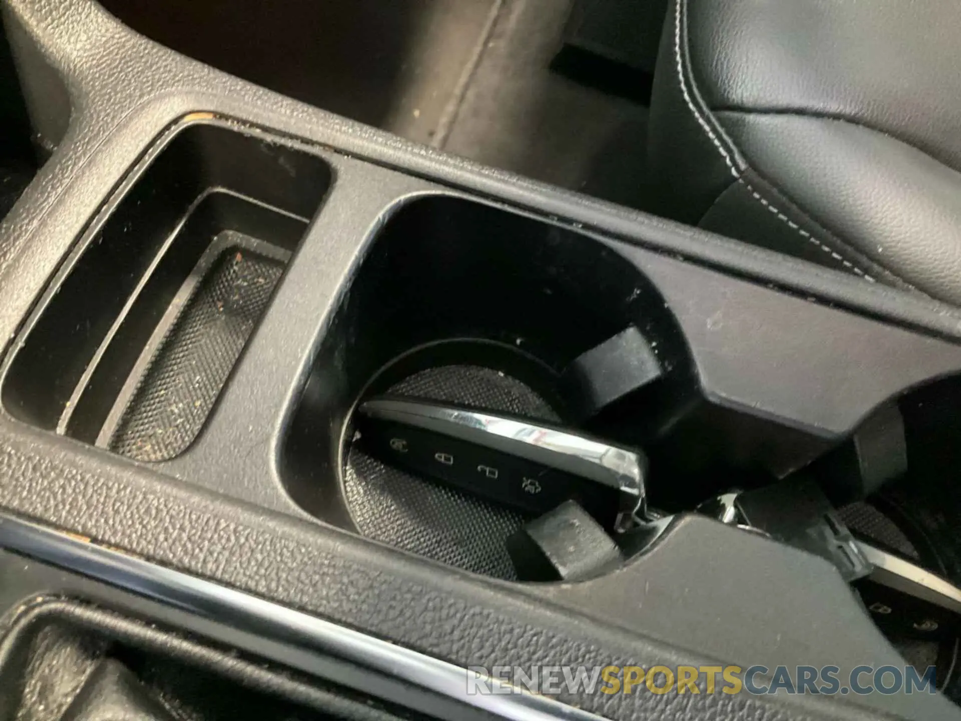 18 fotografías del automóvil dañado 1FMCU9HD8KUB82387 FORD ESCAPE 2019
