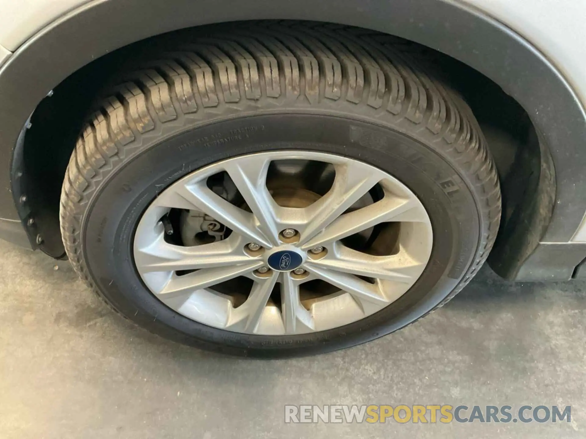 2 fotografías del automóvil dañado 1FMCU9HD8KUB82387 FORD ESCAPE 2019