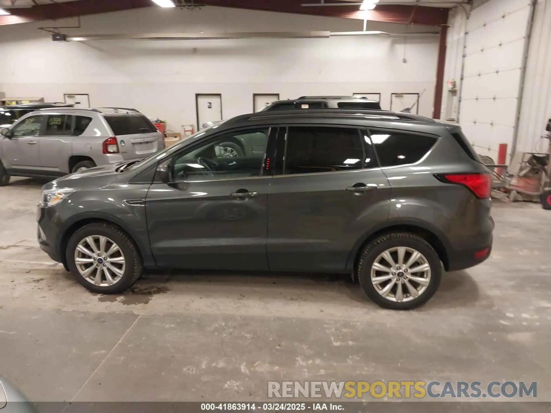14 fotografías del automóvil dañado 1FMCU9HDXKUA46178 FORD ESCAPE 2019