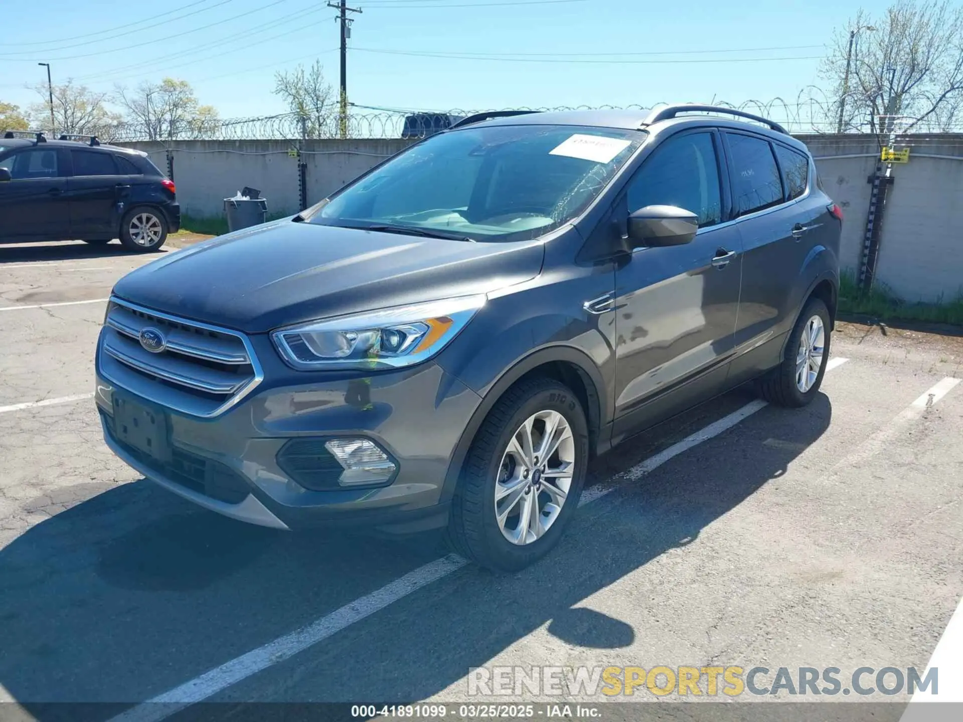 2 fotografías del automóvil dañado 1FMCU9HDXKUB06055 FORD ESCAPE 2019