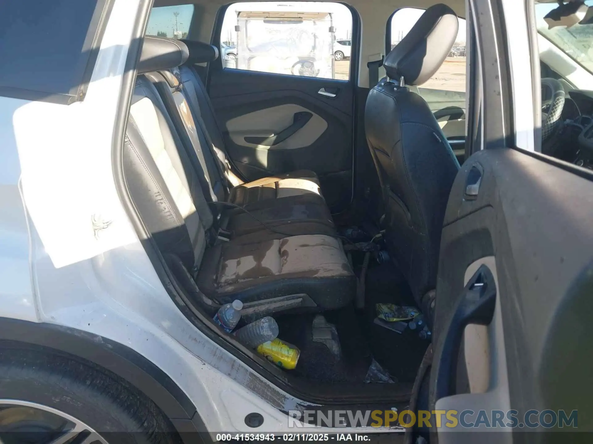 8 fotografías del automóvil dañado 1FMCU9HDXKUC55579 FORD ESCAPE 2019