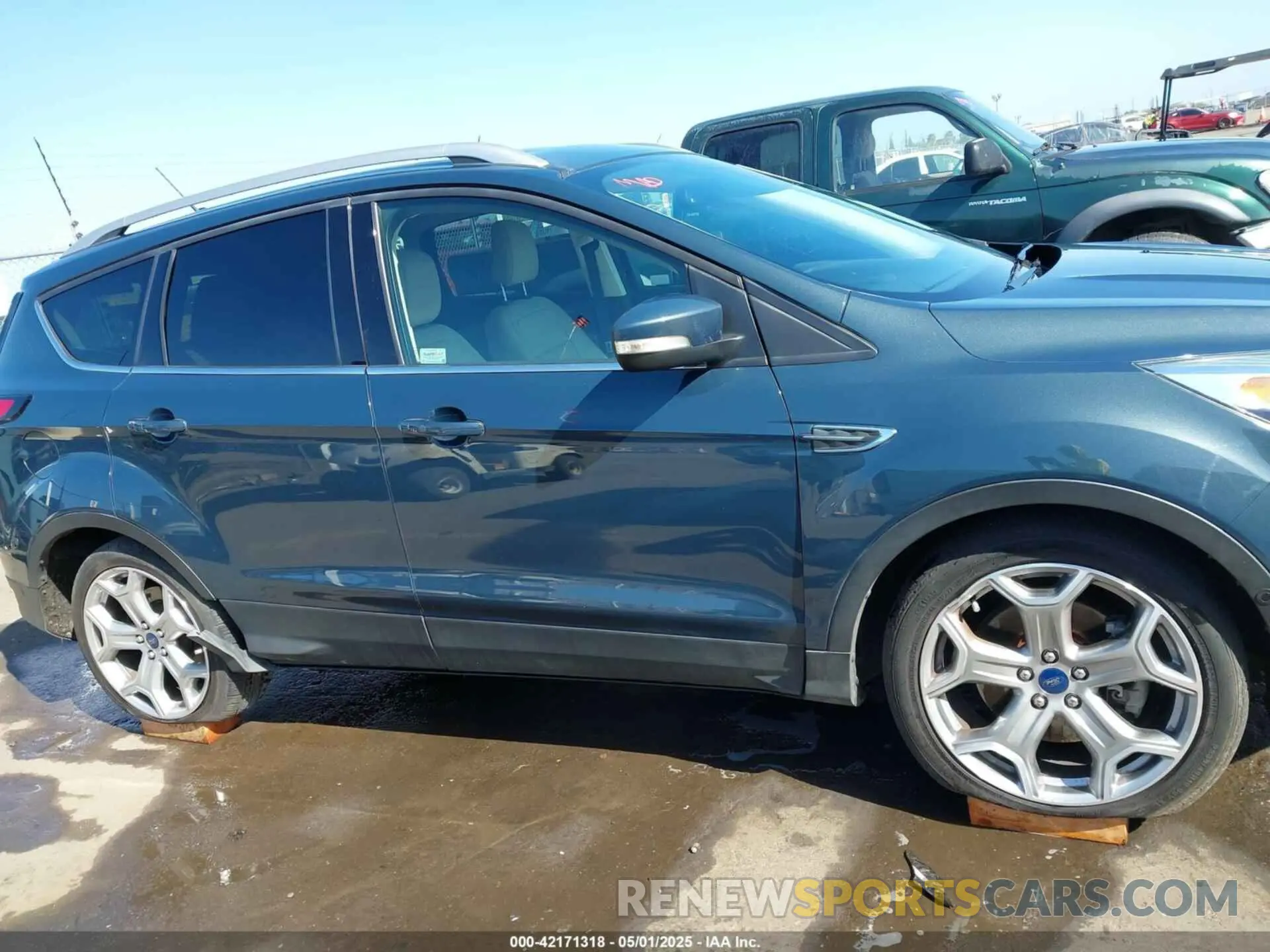 13 fotografías del automóvil dañado 1FMCU9J90KUB69249 FORD ESCAPE 2019