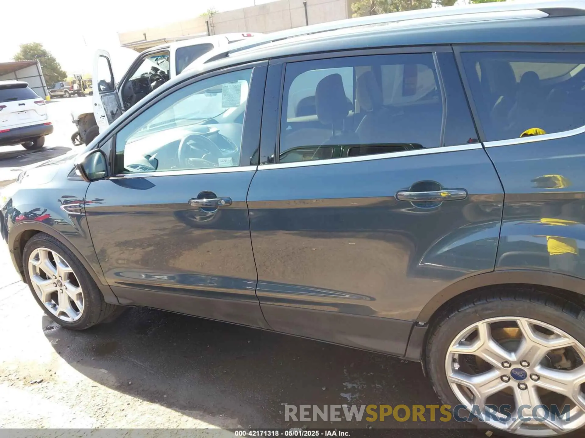 14 fotografías del automóvil dañado 1FMCU9J90KUB69249 FORD ESCAPE 2019