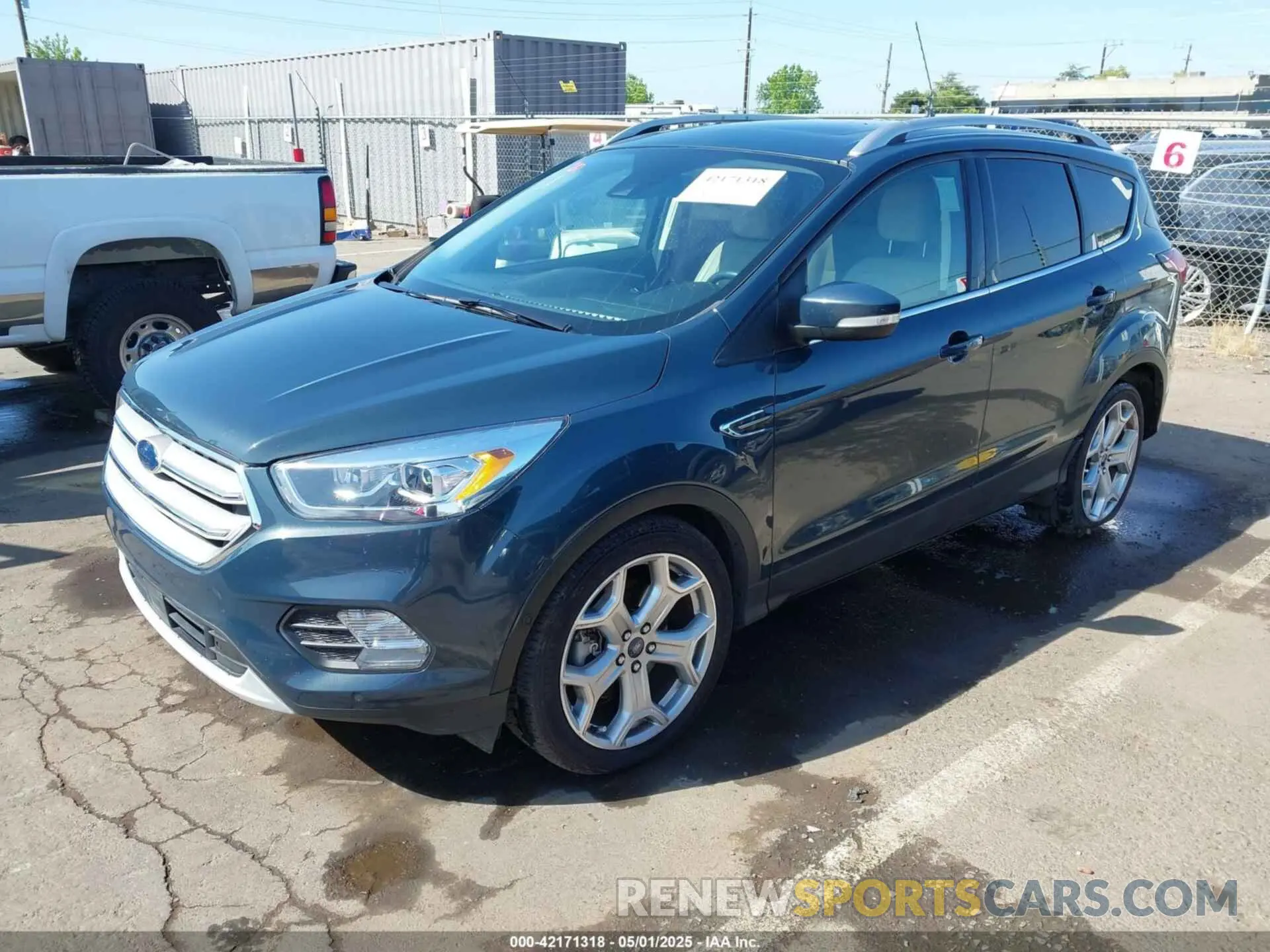 2 fotografías del automóvil dañado 1FMCU9J90KUB69249 FORD ESCAPE 2019