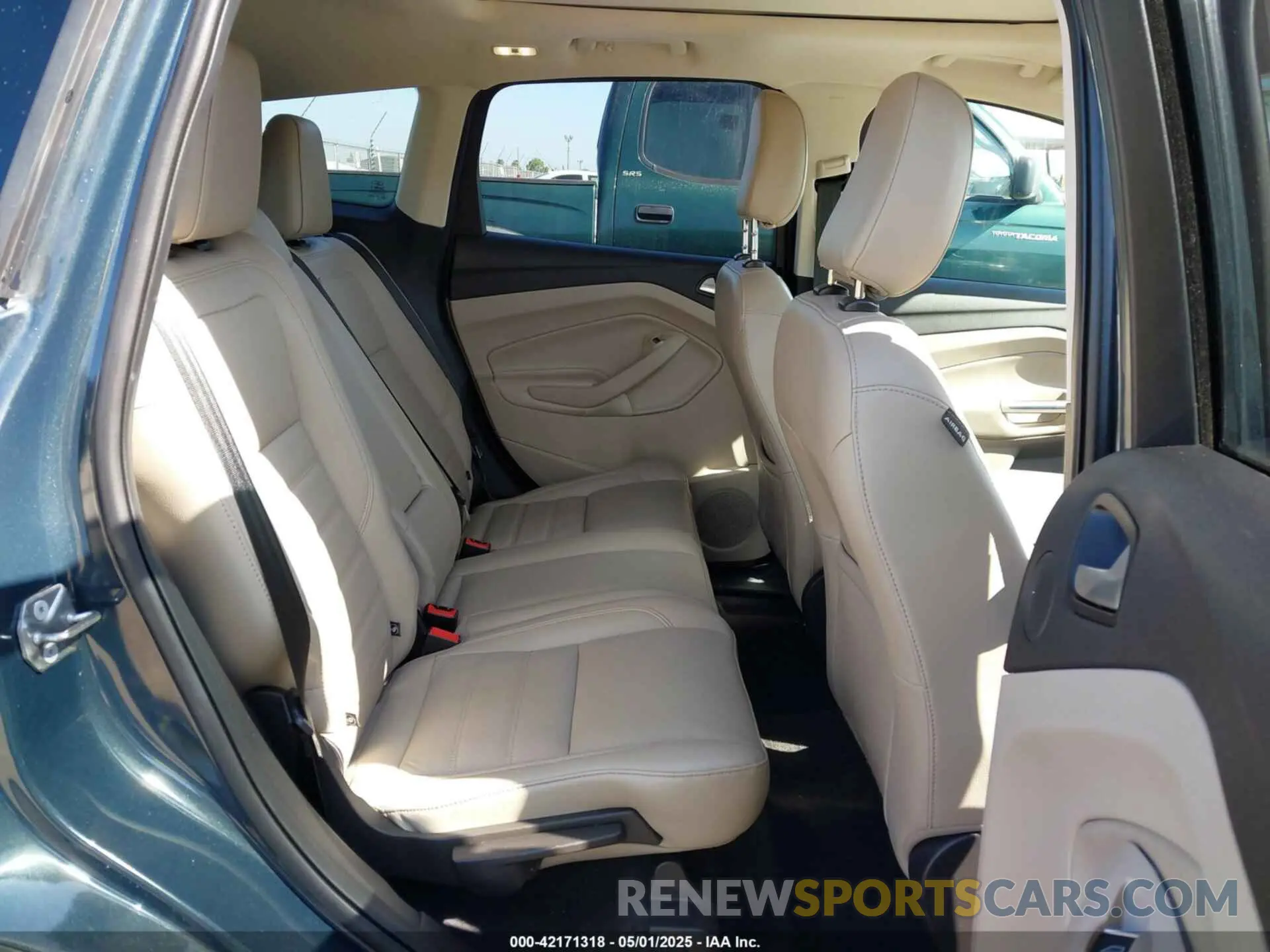8 fotografías del automóvil dañado 1FMCU9J90KUB69249 FORD ESCAPE 2019