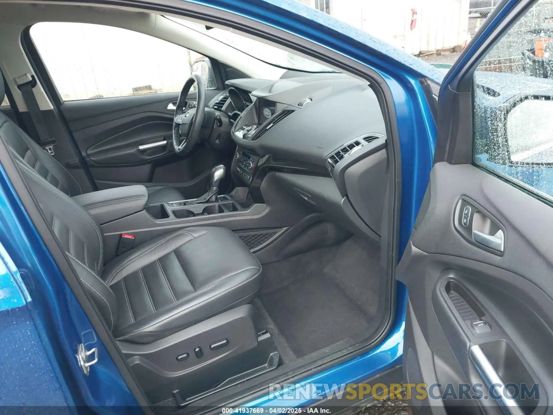5 fotografías del automóvil dañado 1FMCU9J91KUA21269 FORD ESCAPE 2019
