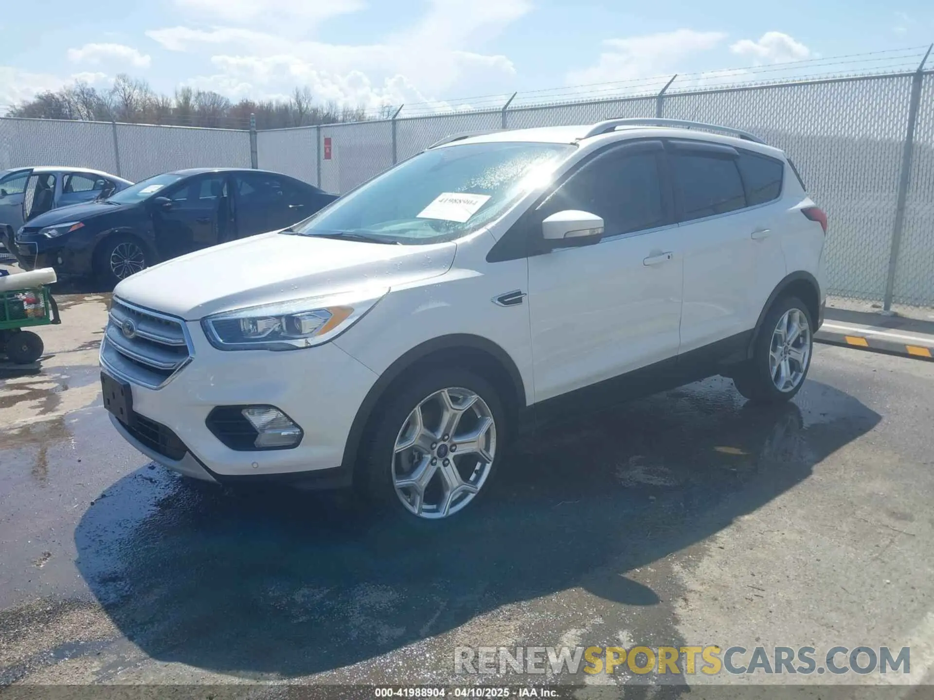 2 fotografías del automóvil dañado 1FMCU9J91KUA39111 FORD ESCAPE 2019