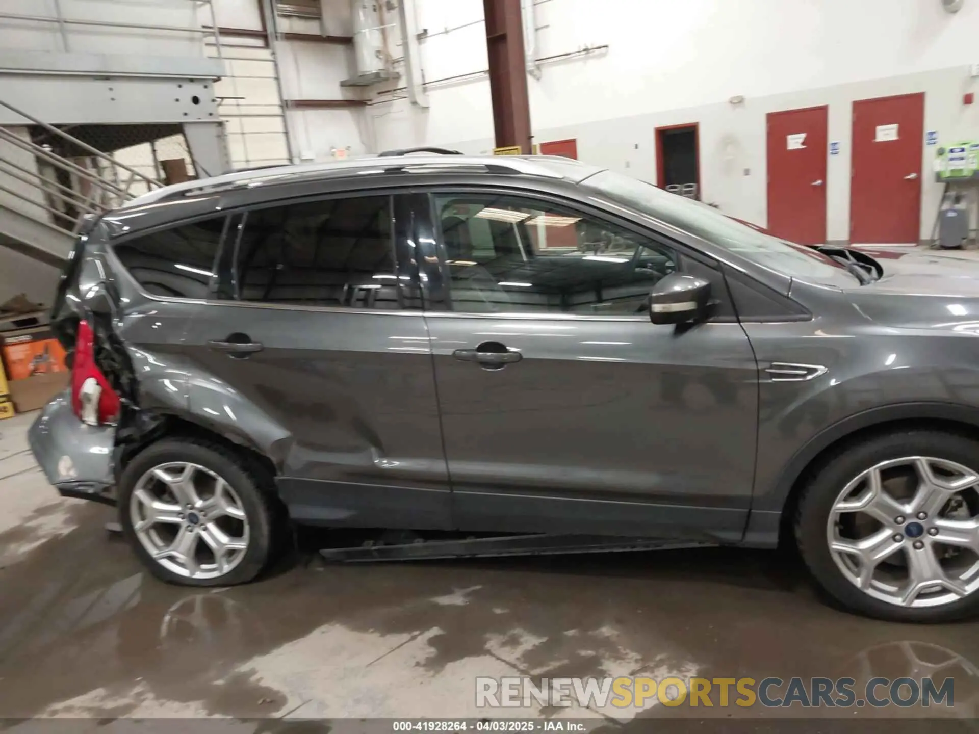 13 fotografías del automóvil dañado 1FMCU9J91KUB11957 FORD ESCAPE 2019