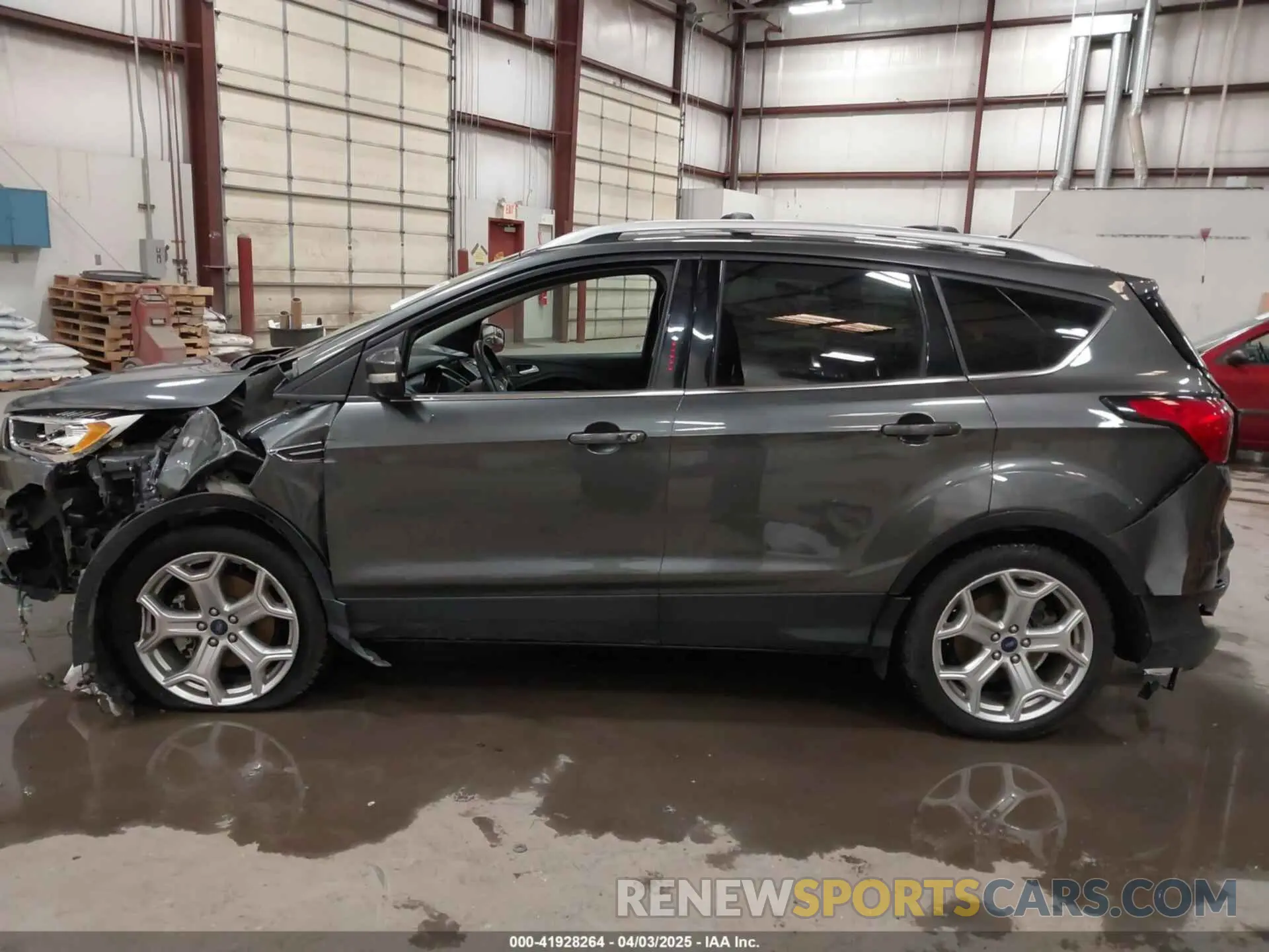 14 fotografías del automóvil dañado 1FMCU9J91KUB11957 FORD ESCAPE 2019