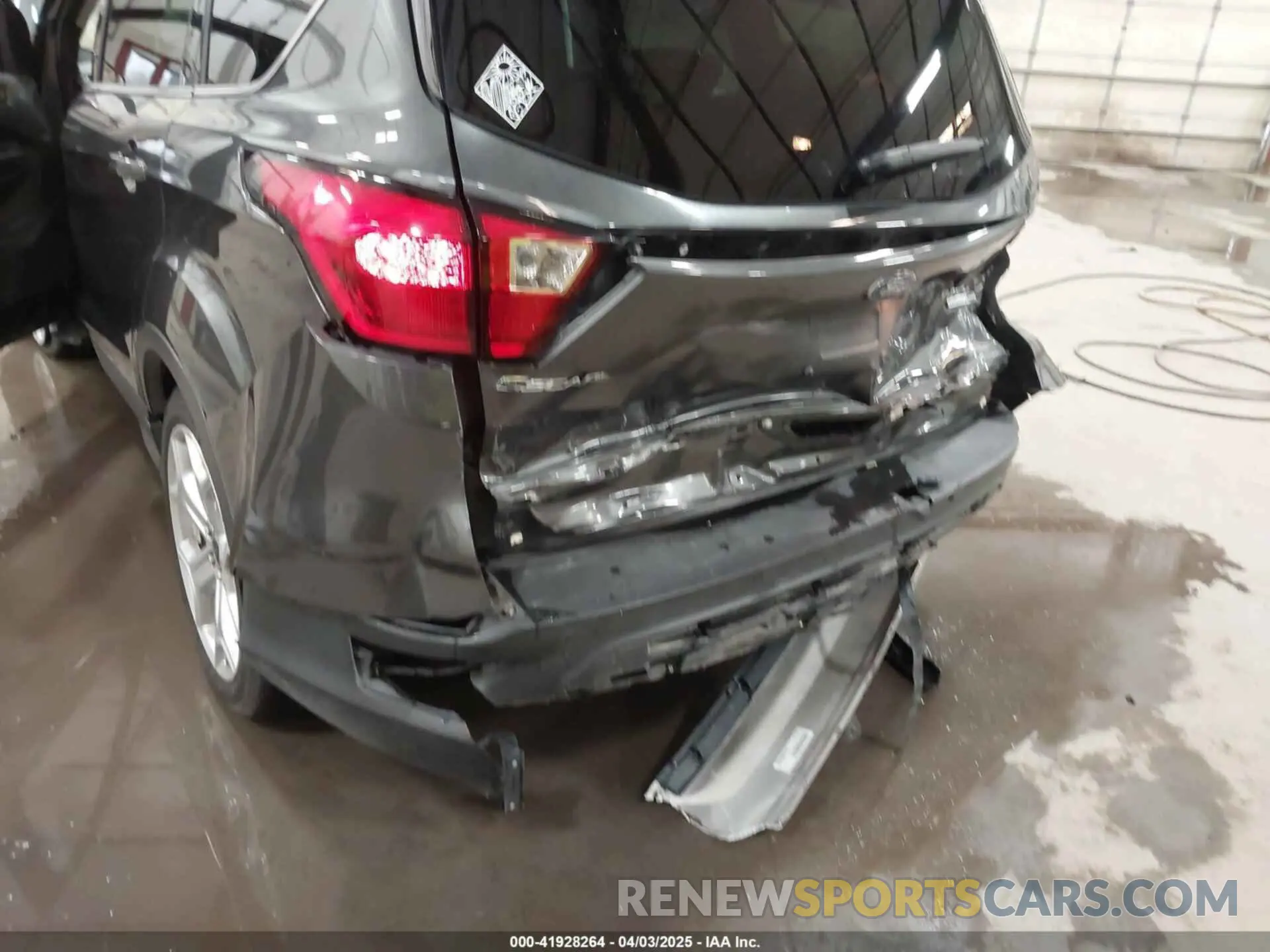17 fotografías del automóvil dañado 1FMCU9J91KUB11957 FORD ESCAPE 2019