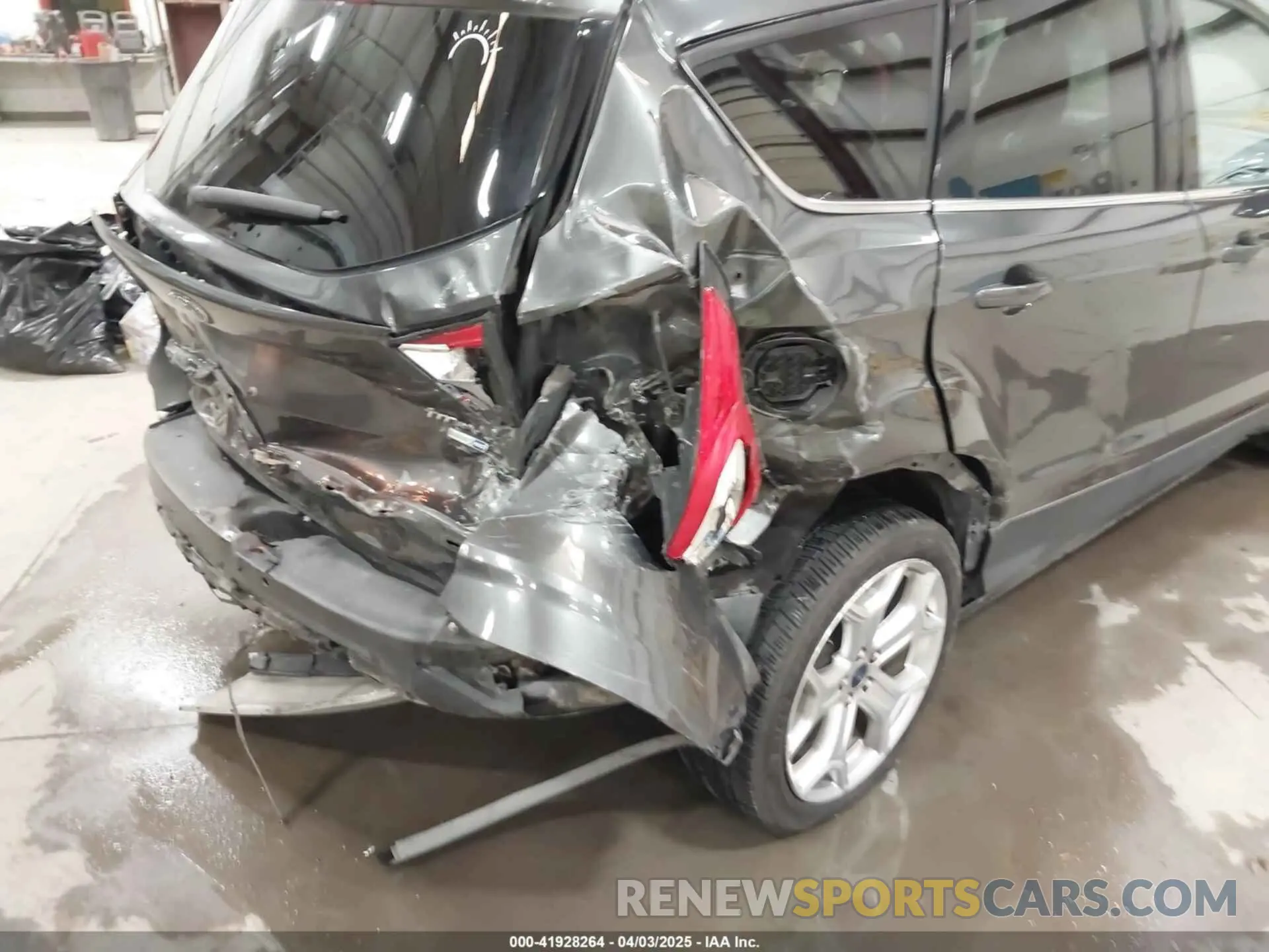 18 fotografías del automóvil dañado 1FMCU9J91KUB11957 FORD ESCAPE 2019