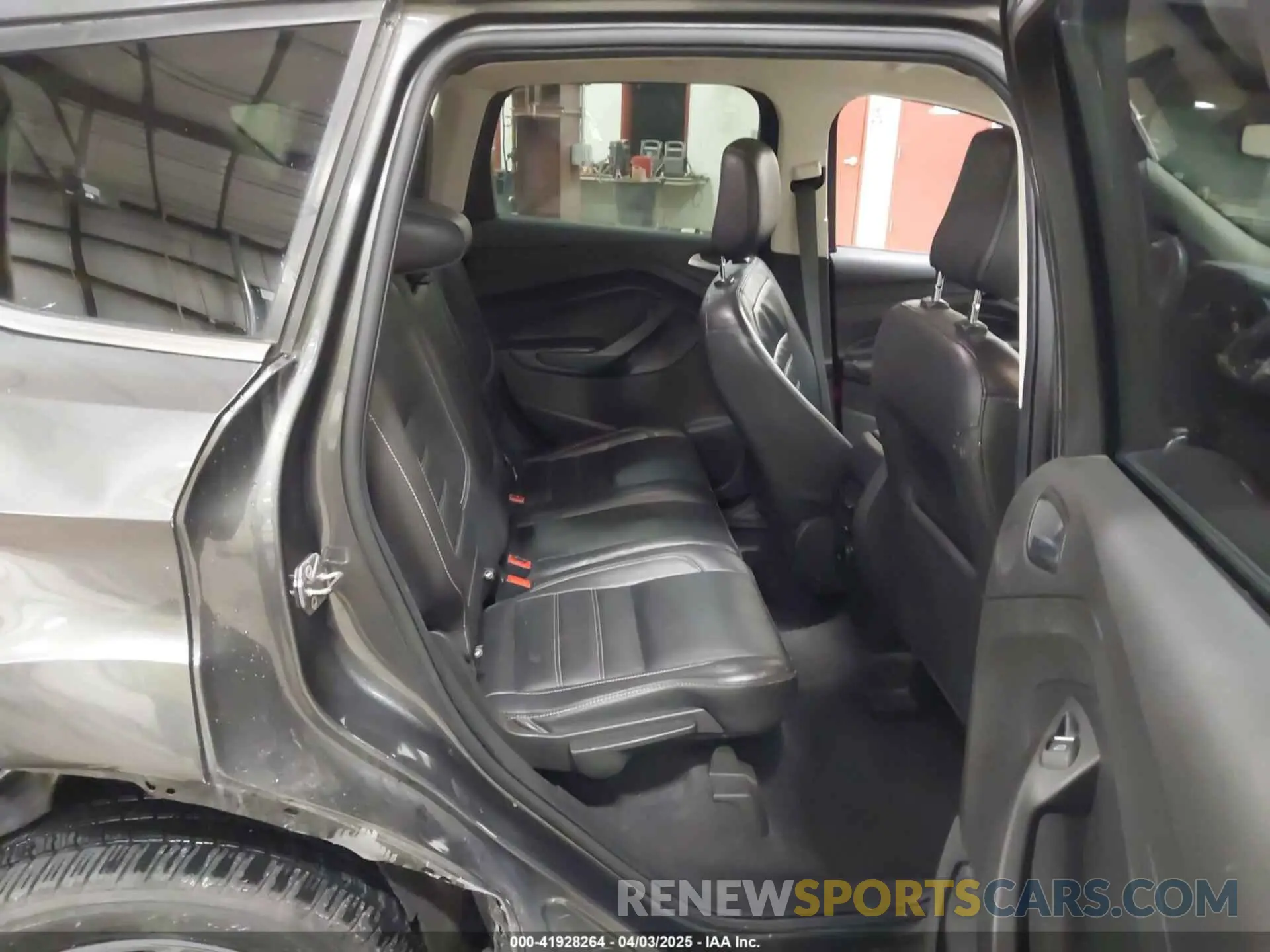 8 fotografías del automóvil dañado 1FMCU9J91KUB11957 FORD ESCAPE 2019