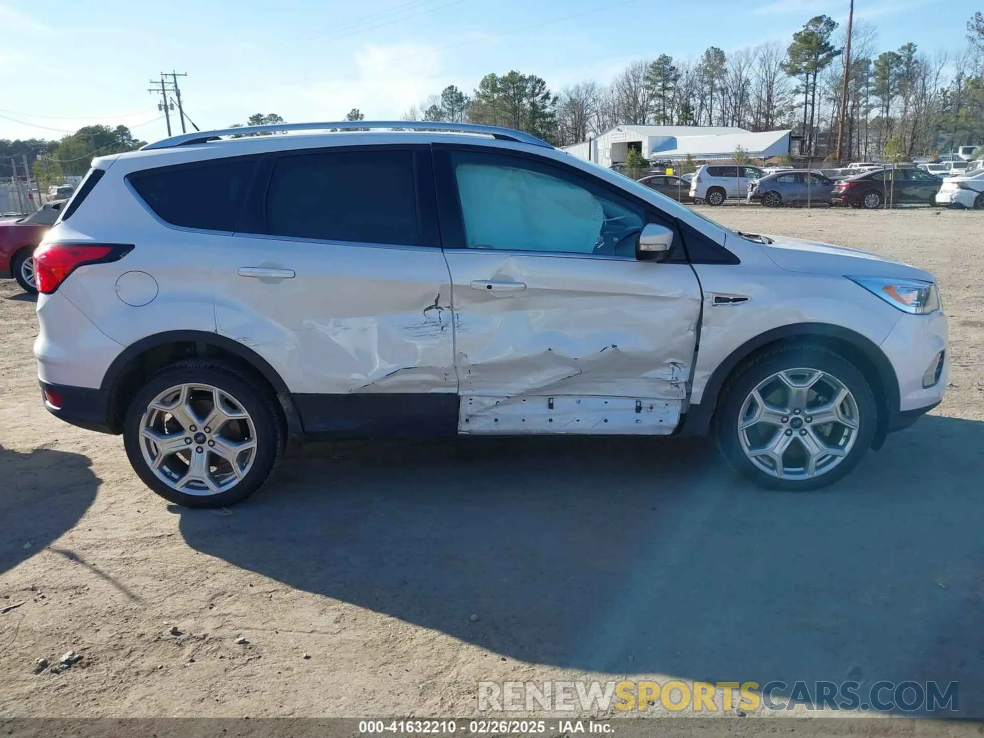 13 fotografías del automóvil dañado 1FMCU9J91KUB21842 FORD ESCAPE 2019