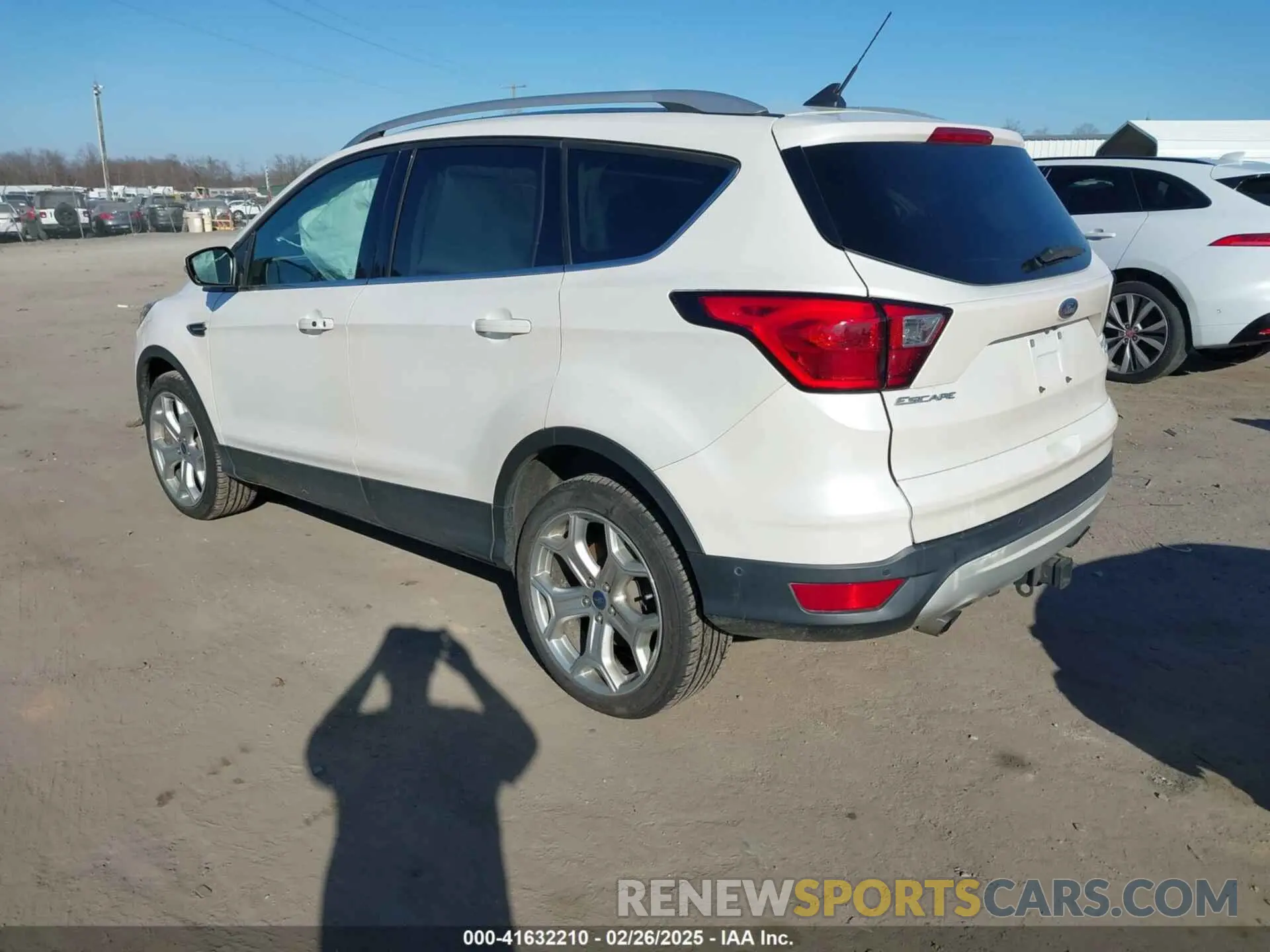 3 fotografías del automóvil dañado 1FMCU9J91KUB21842 FORD ESCAPE 2019