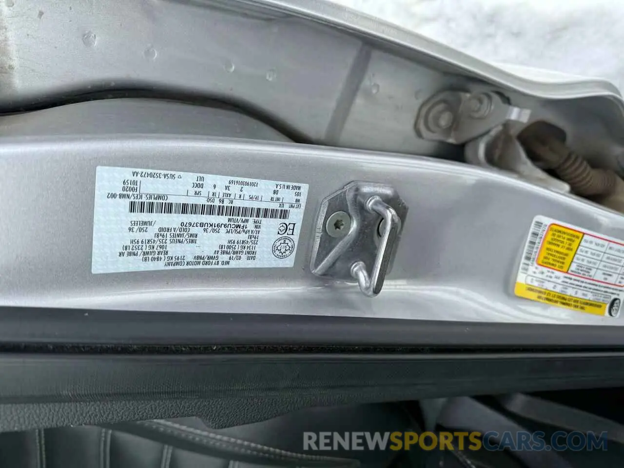10 fotografías del automóvil dañado 1FMCU9J91KUB37670 FORD ESCAPE 2019