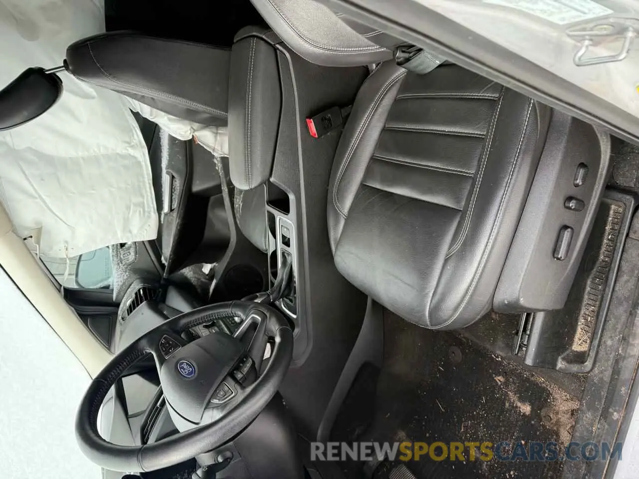 6 fotografías del automóvil dañado 1FMCU9J91KUB37670 FORD ESCAPE 2019