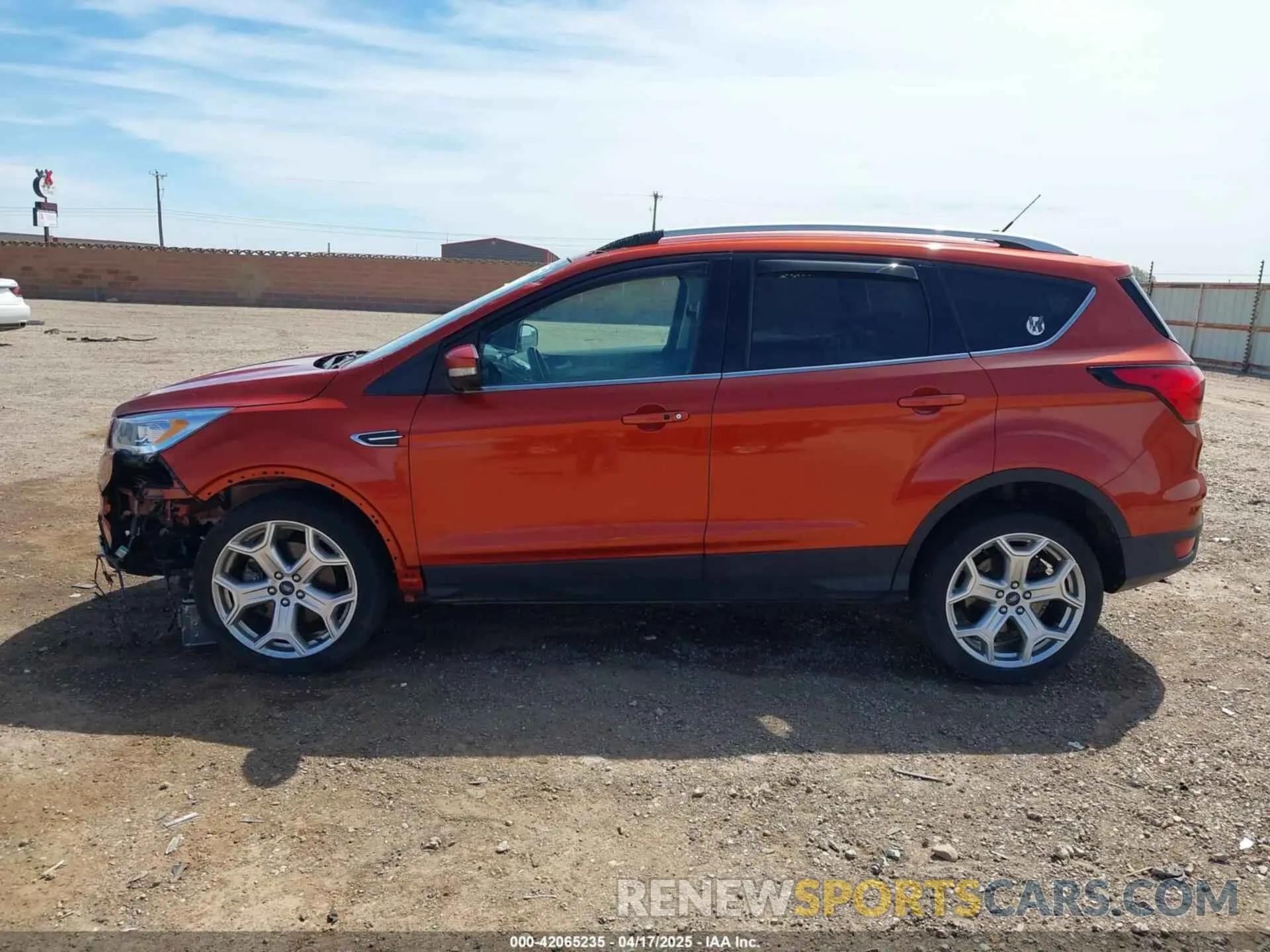 14 fotografías del automóvil dañado 1FMCU9J92KUB28895 FORD ESCAPE 2019