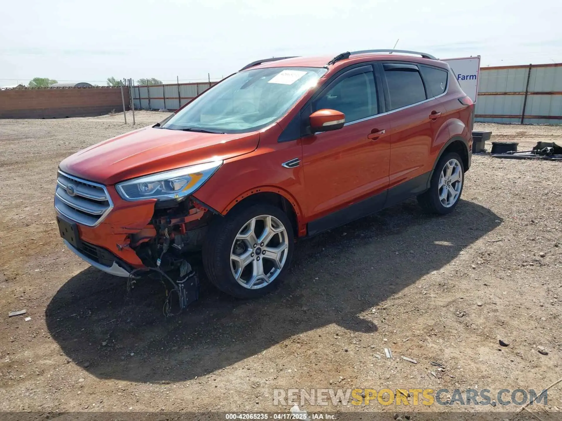 2 fotografías del automóvil dañado 1FMCU9J92KUB28895 FORD ESCAPE 2019