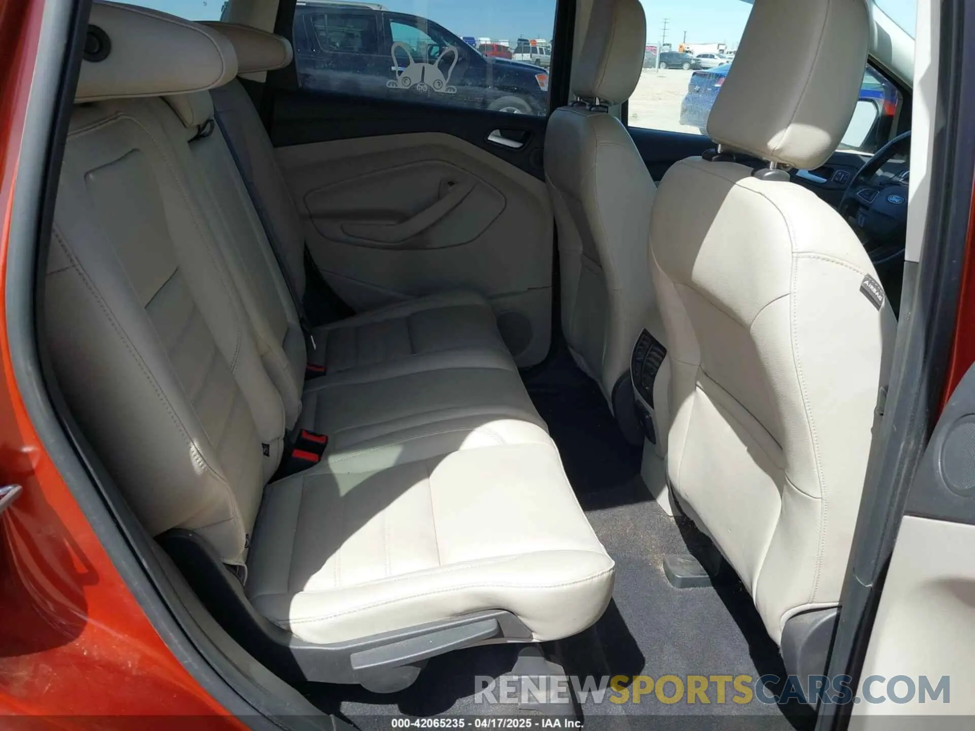 8 fotografías del automóvil dañado 1FMCU9J92KUB28895 FORD ESCAPE 2019