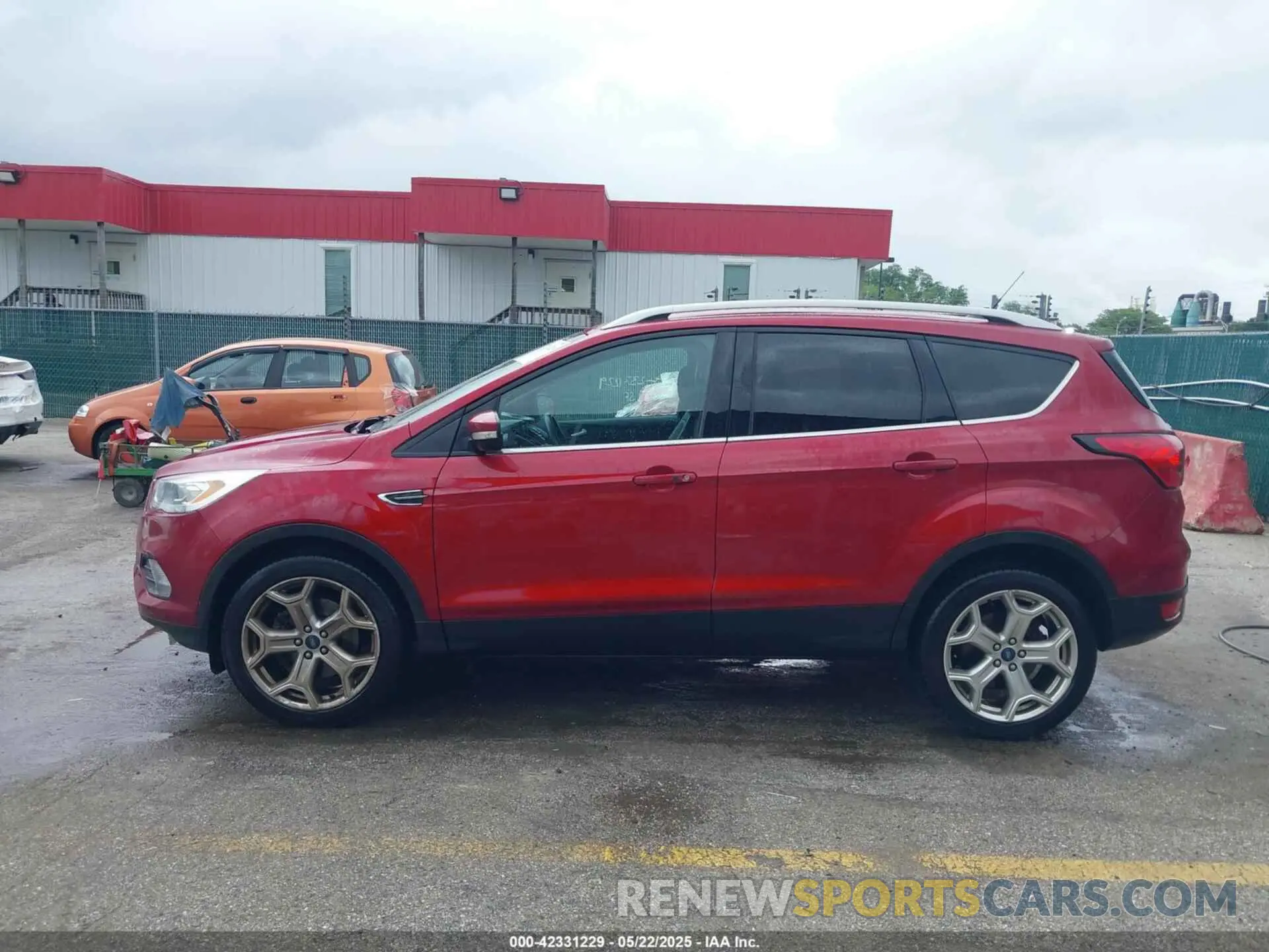 14 fotografías del automóvil dañado 1FMCU9J93KUC21330 FORD ESCAPE 2019