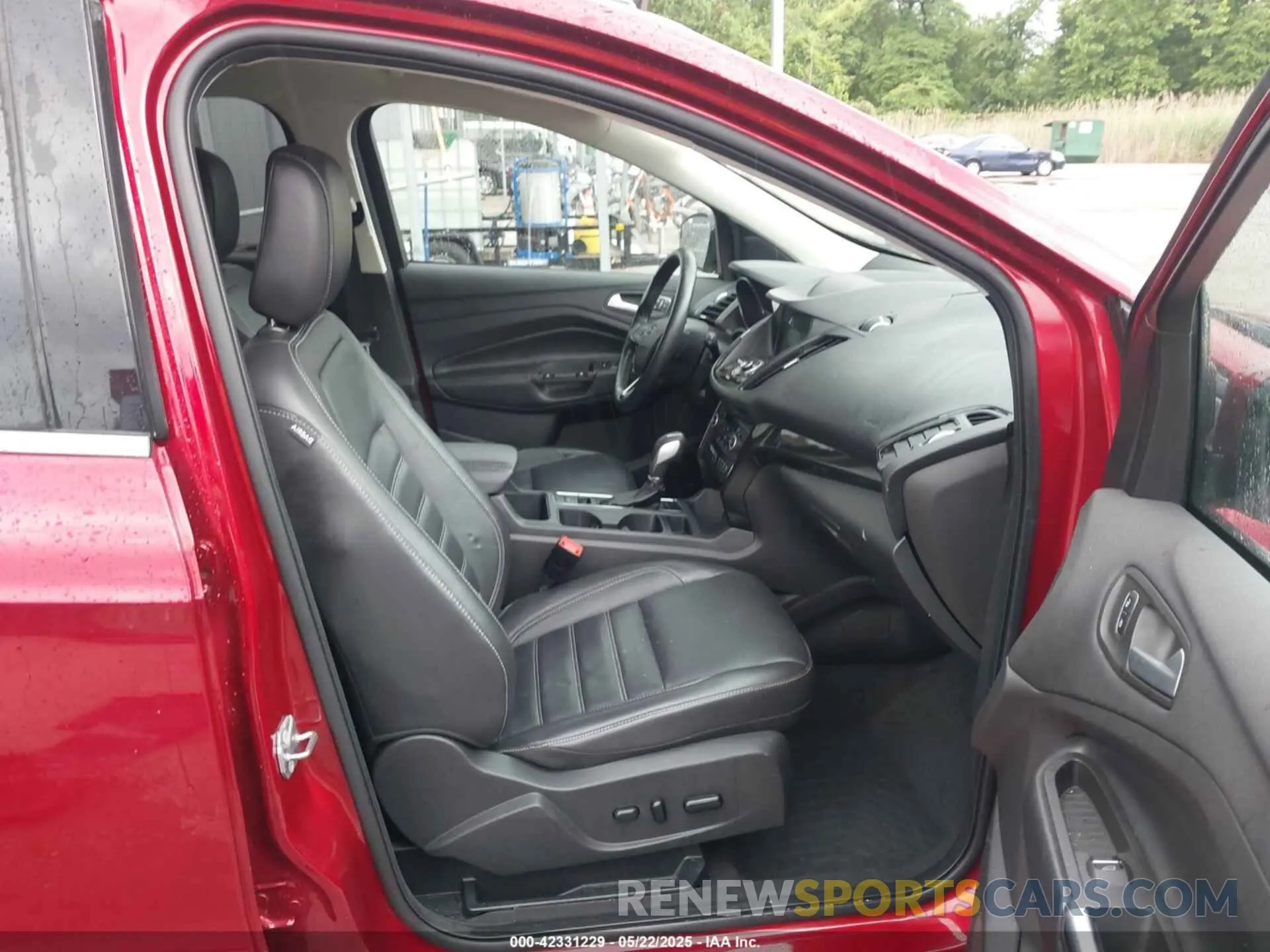 5 fotografías del automóvil dañado 1FMCU9J93KUC21330 FORD ESCAPE 2019