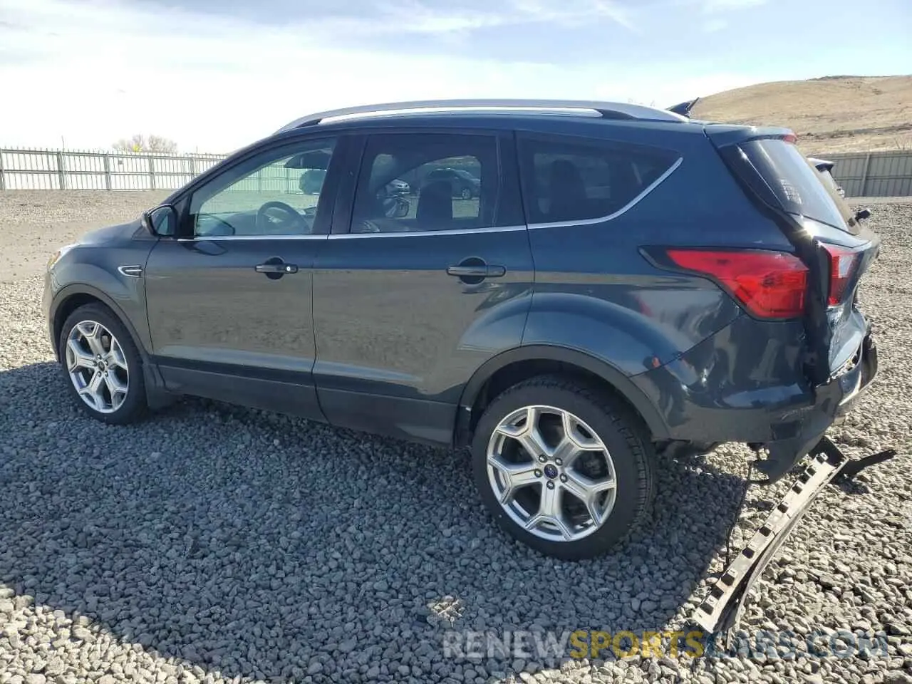 2 fotografías del automóvil dañado 1FMCU9J95KUA32579 FORD ESCAPE 2019