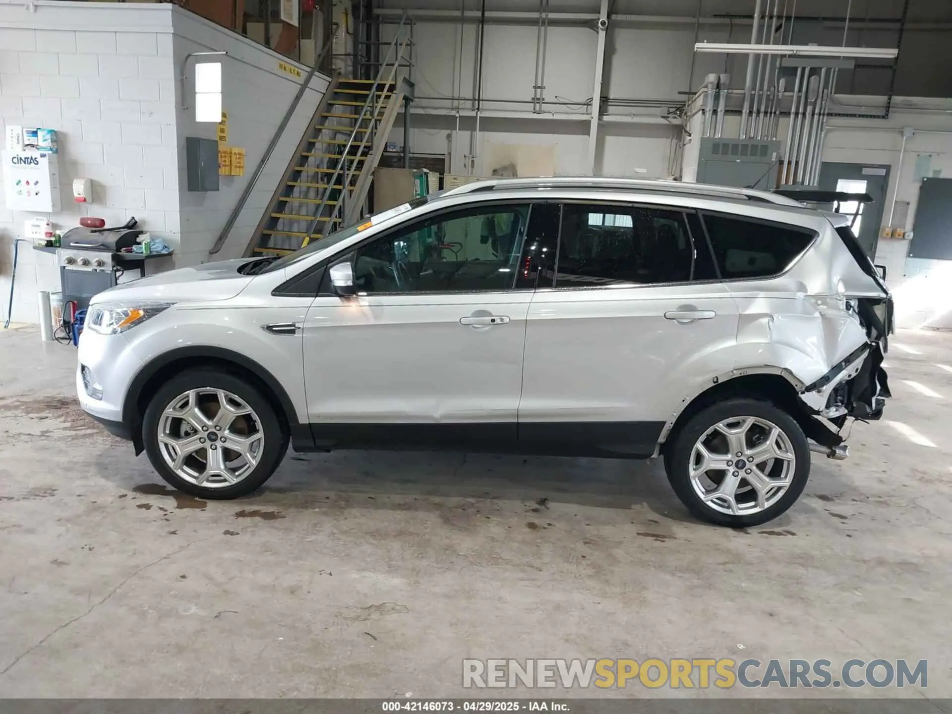 14 fotografías del automóvil dañado 1FMCU9J95KUA52315 FORD ESCAPE 2019