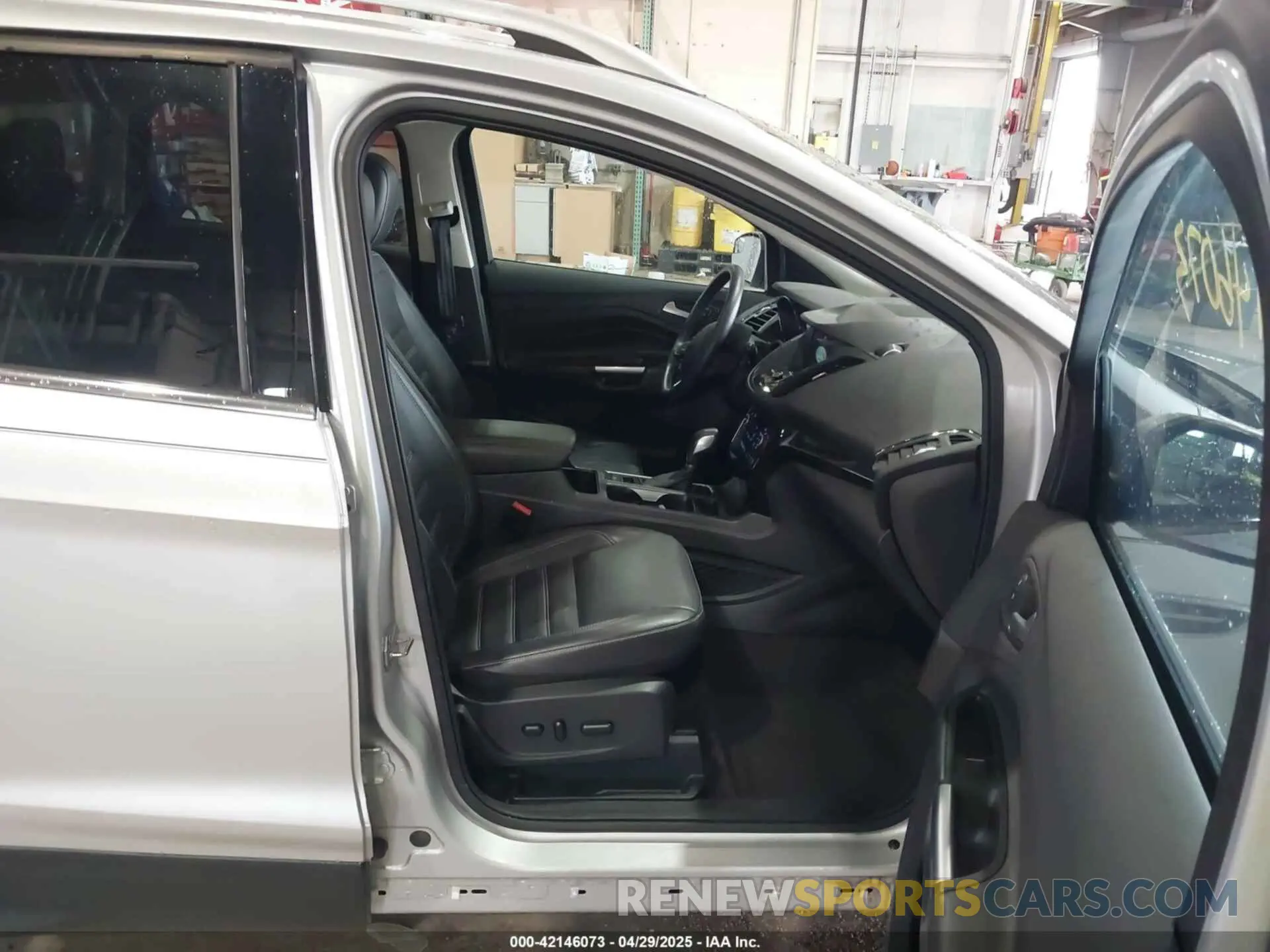 5 fotografías del automóvil dañado 1FMCU9J95KUA52315 FORD ESCAPE 2019