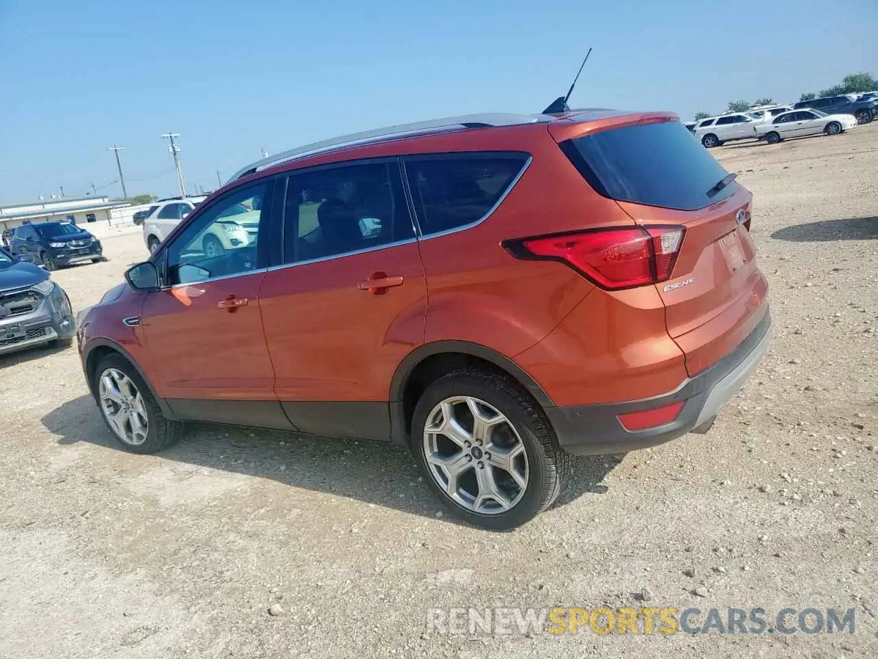 2 fotografías del automóvil dañado 1FMCU9J95KUB54634 FORD ESCAPE 2019
